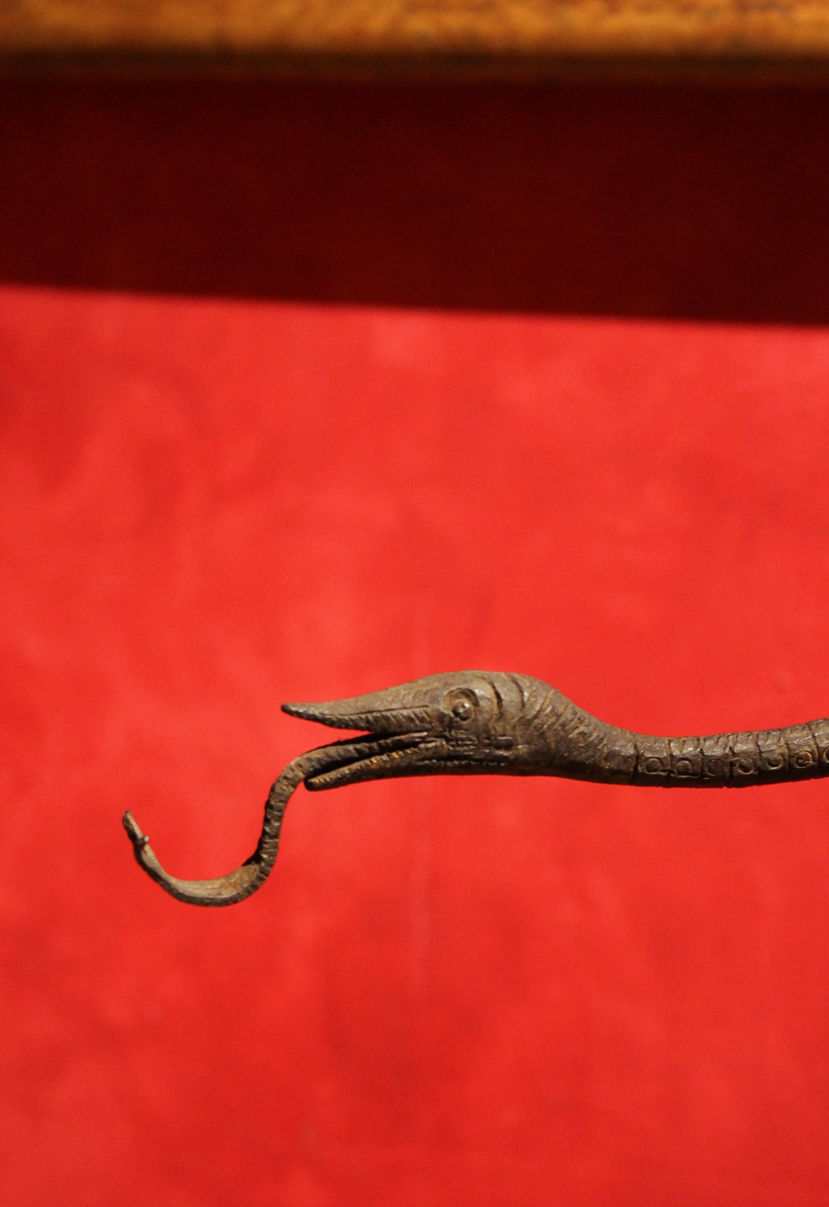 Centre de table de sculpture de serpent en fer rouillé forgé à la main de style Art nouveau européen  en vente 5