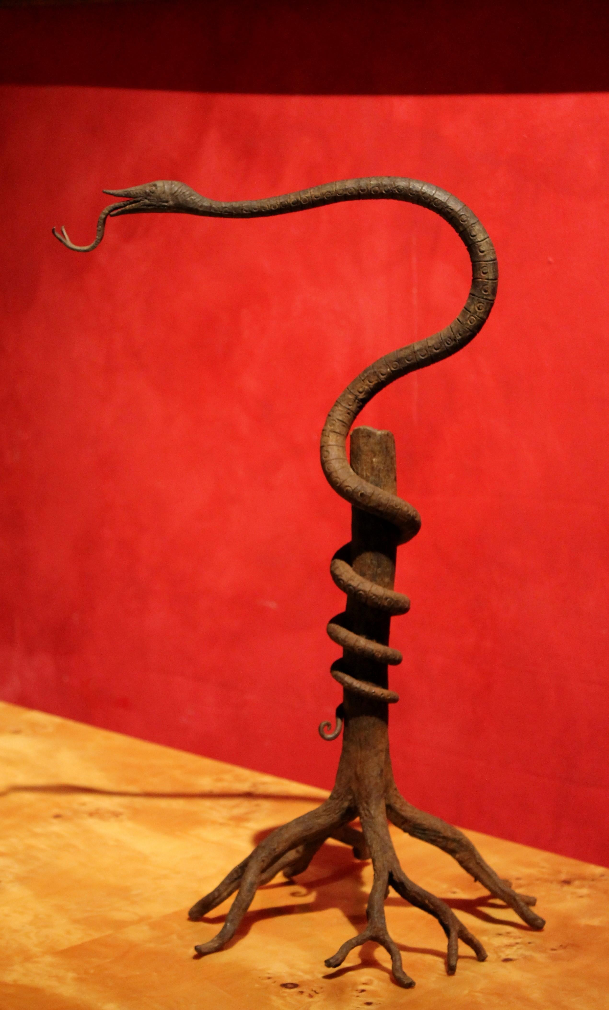 European Art Nouveau Wrought Hand Forged Rust Iron Snake Sculpture Centerpiece  For Sale 8