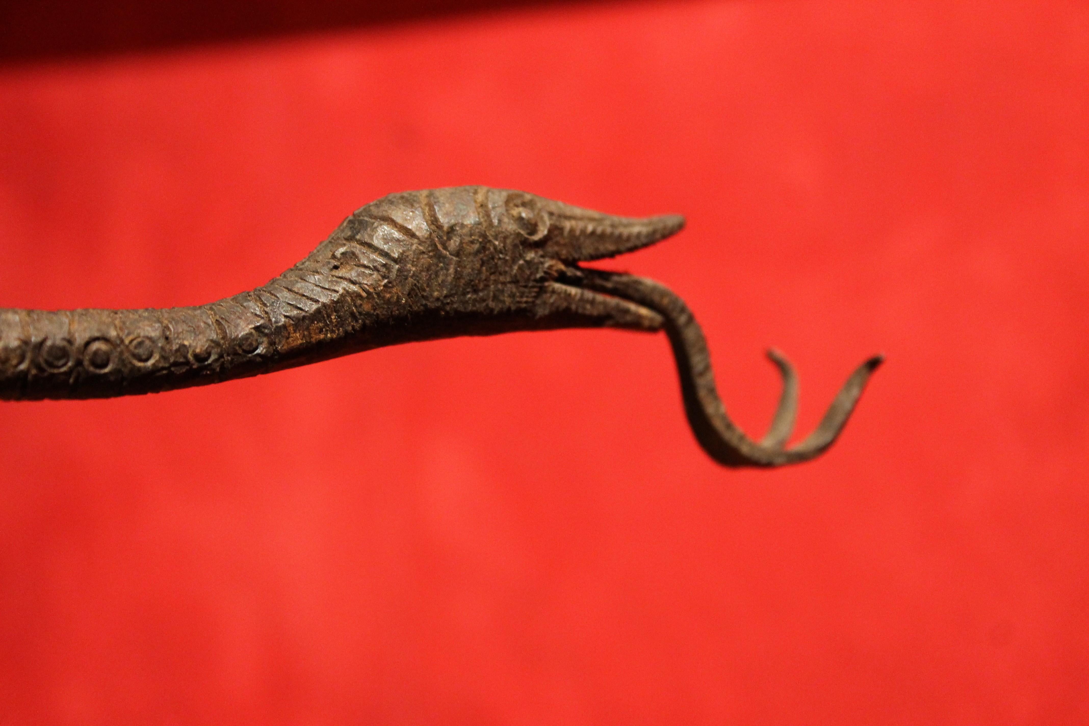 European Art Nouveau Wrought Hand Forged Rust Iron Snake Sculpture Centerpiece  For Sale 13