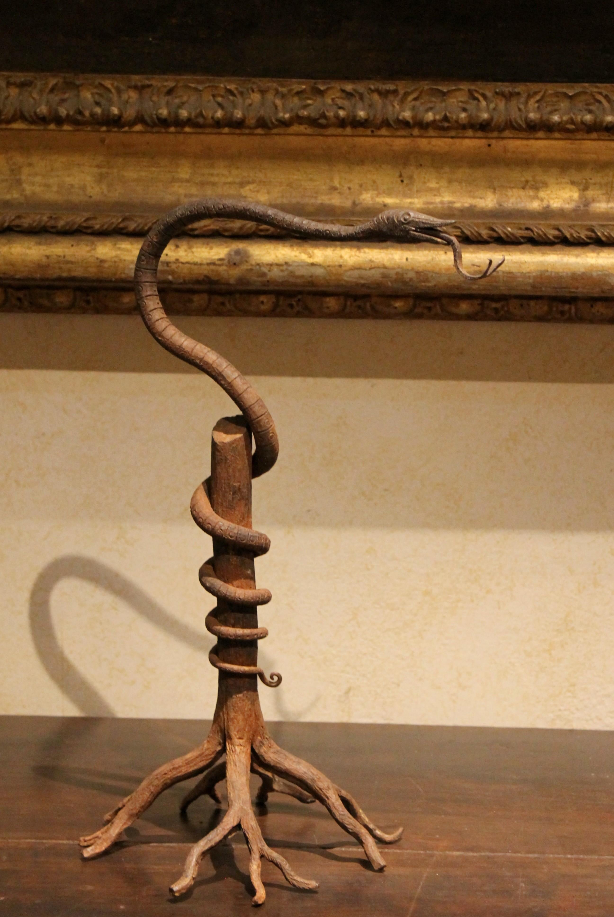 European Art Nouveau Wrought Hand Forged Rust Iron Snake Sculpture Centerpiece  In Good Condition For Sale In Firenze, IT