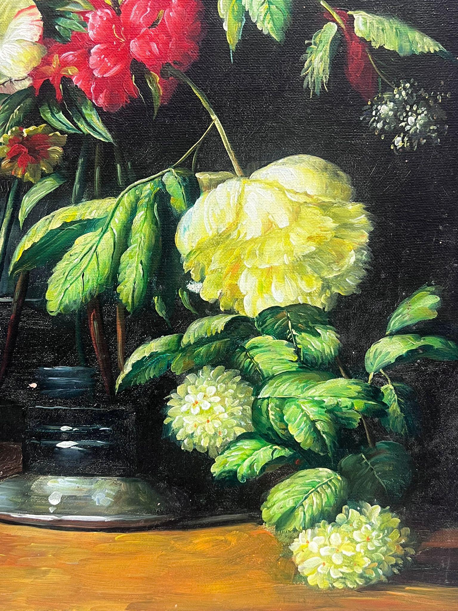 Grande Nature Morte colorée de fleurs Profusion de pétales et de fleurs Peinture à l'huile - Painting de European Artist