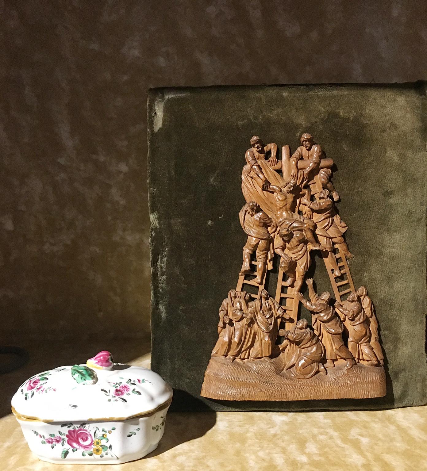 Ancient Boxwood Micro Carving Deposition, First Half of the 18th Century For Sale 9