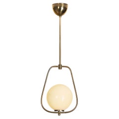 Plafonnier européen en laiton et verre, Europe, années 1940