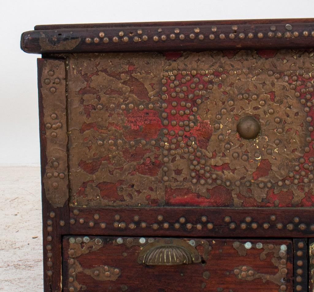 European Brass Nailheaded Oak Chest, 19th C In Good Condition For Sale In New York, NY