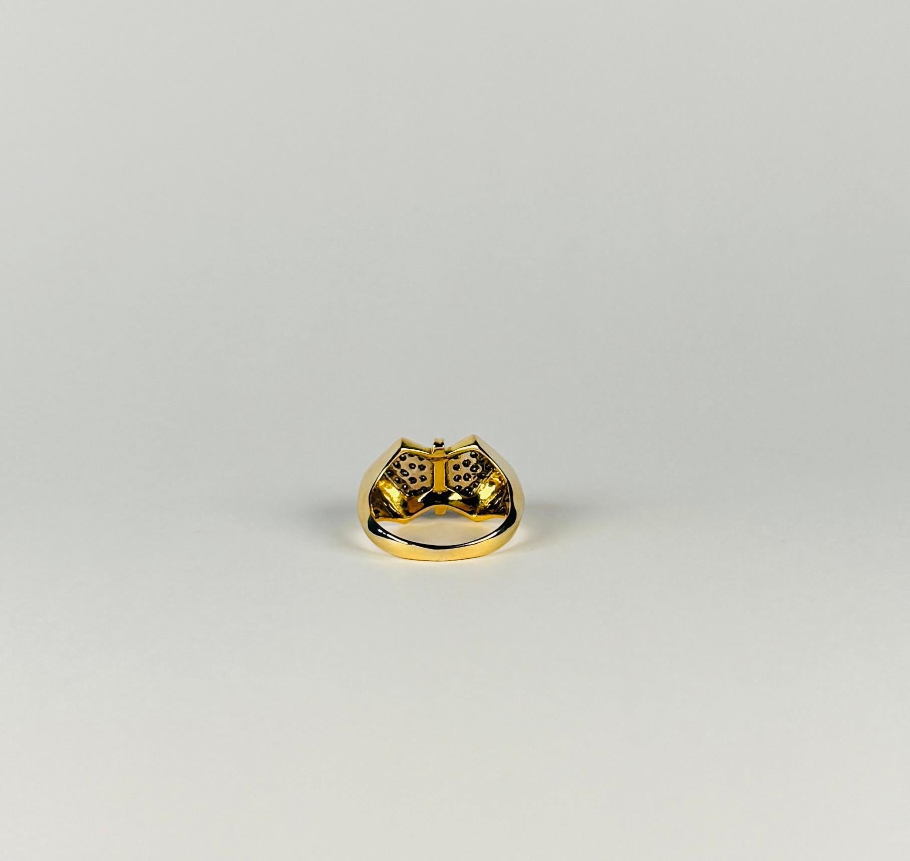 European butterfly ring 18 carat gold with 28 diamonds of 0.28 carat For Sale 3
