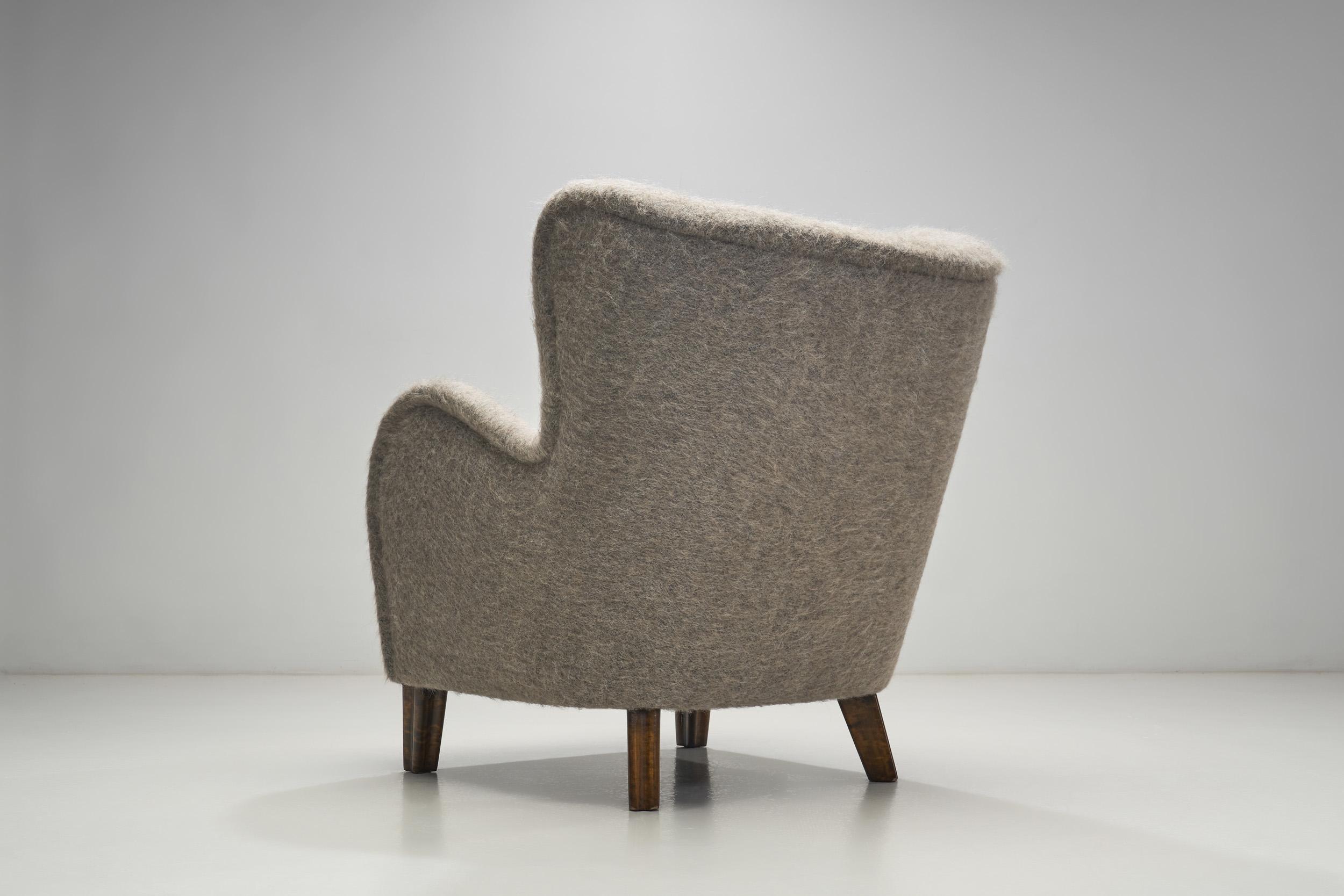 European Cabinetmaker Armchair Upholstered in Wool, Europe ca 1950s For Sale 9