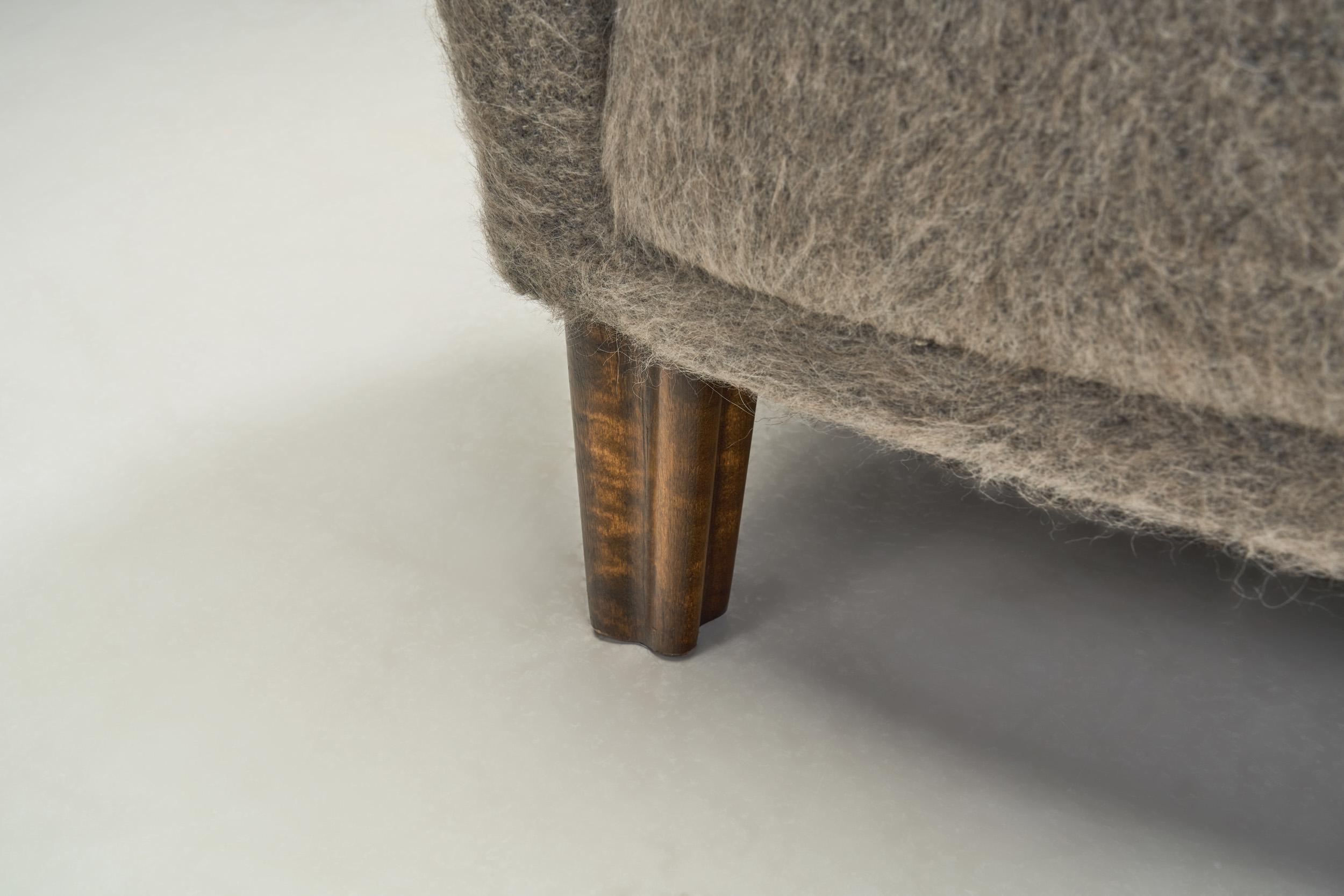 European Cabinetmaker Armchair Upholstered in Wool, Europe ca 1950s For Sale 10