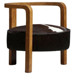 Europäischer Tischler mit rundem Dreibein-Hocker aus Holz und Rindsleder, 1940er Jahre