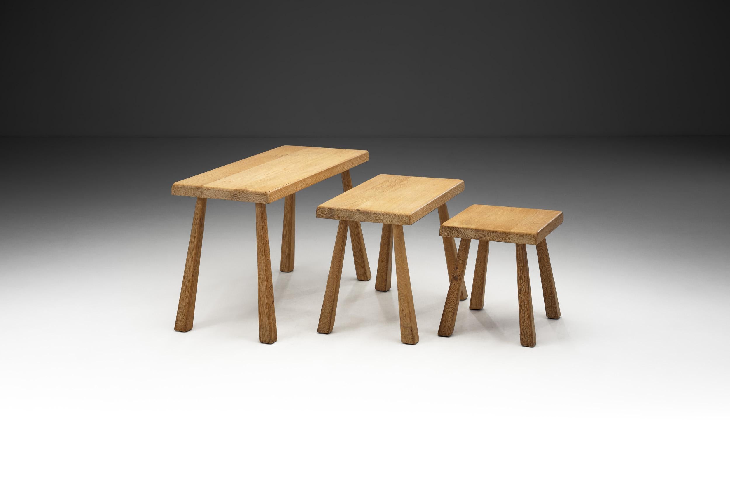 European Cabinetmaker Solid Oak Nesting Tables, Europe ca 1950s In Good Condition For Sale In Utrecht, NL