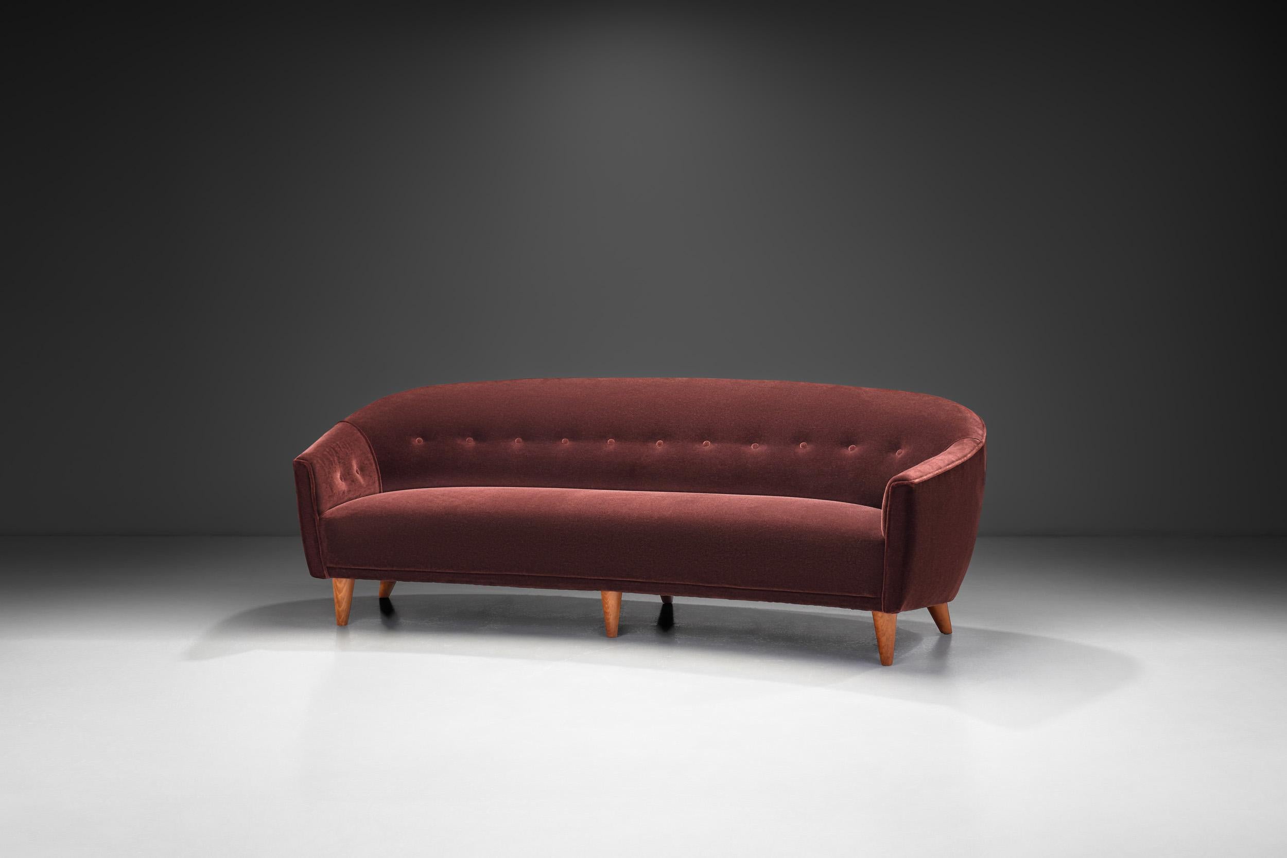 This three-seater mid-century modern sofa is a timeless statement piece. In the world of interior design, few furniture pieces captivate the imagination quite like the mid-century modern sofa. This particular sofa, with its distinctive light banana