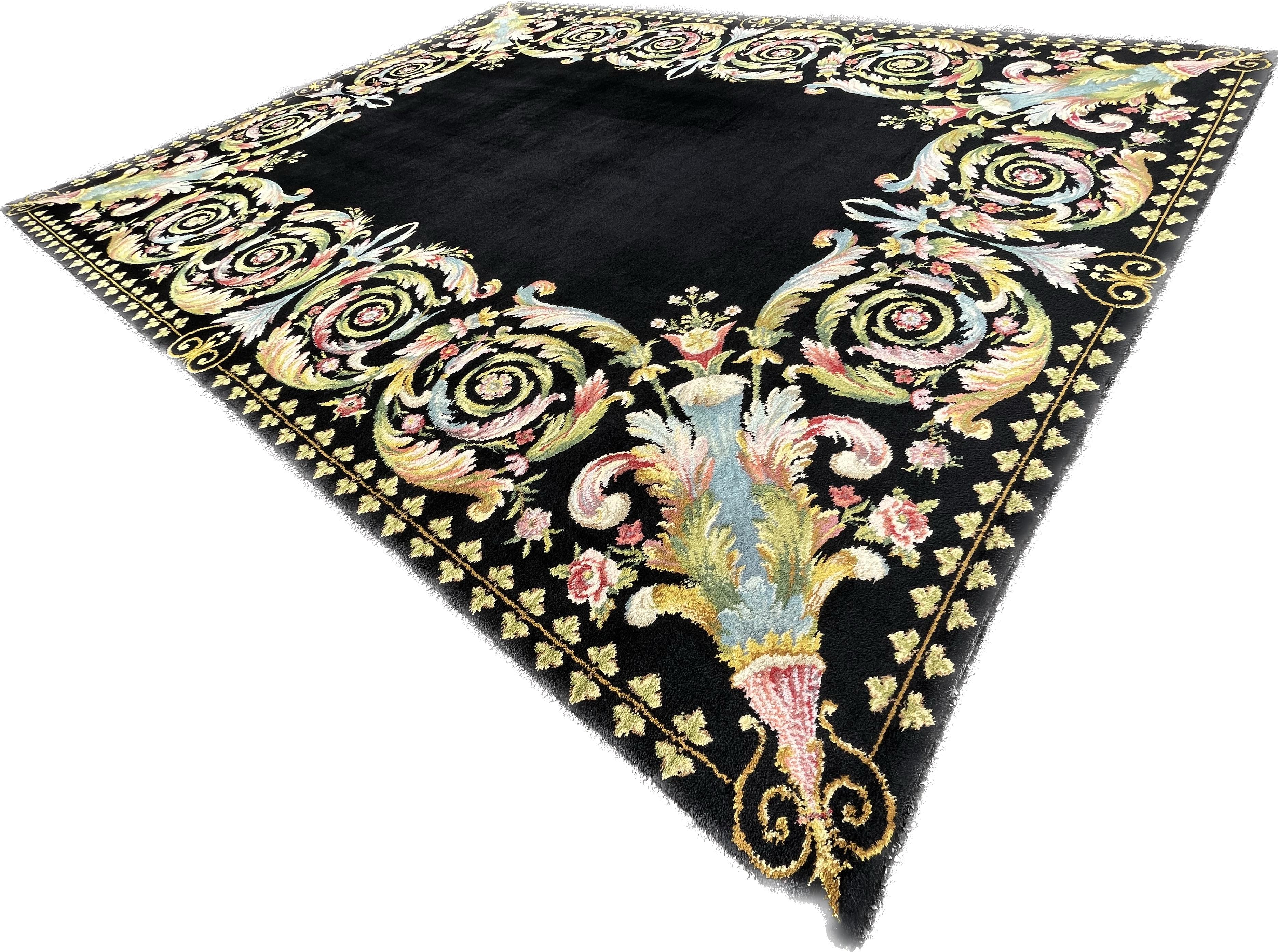 European Carpet after the Savonnerie In Good Condition In RÉDING, FR