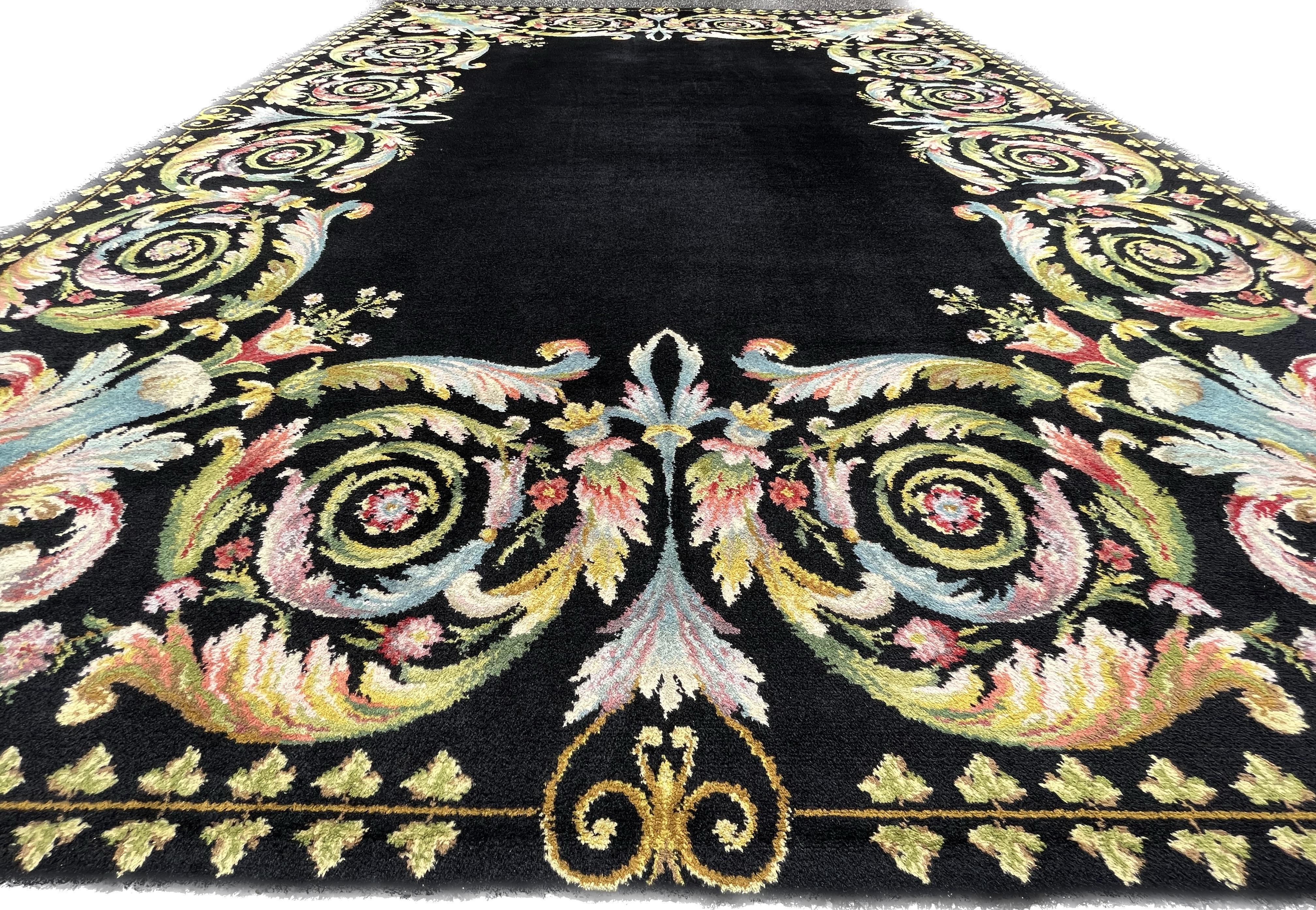 Europäischer Teppich im Stil von Savonnerie (Barock) im Angebot