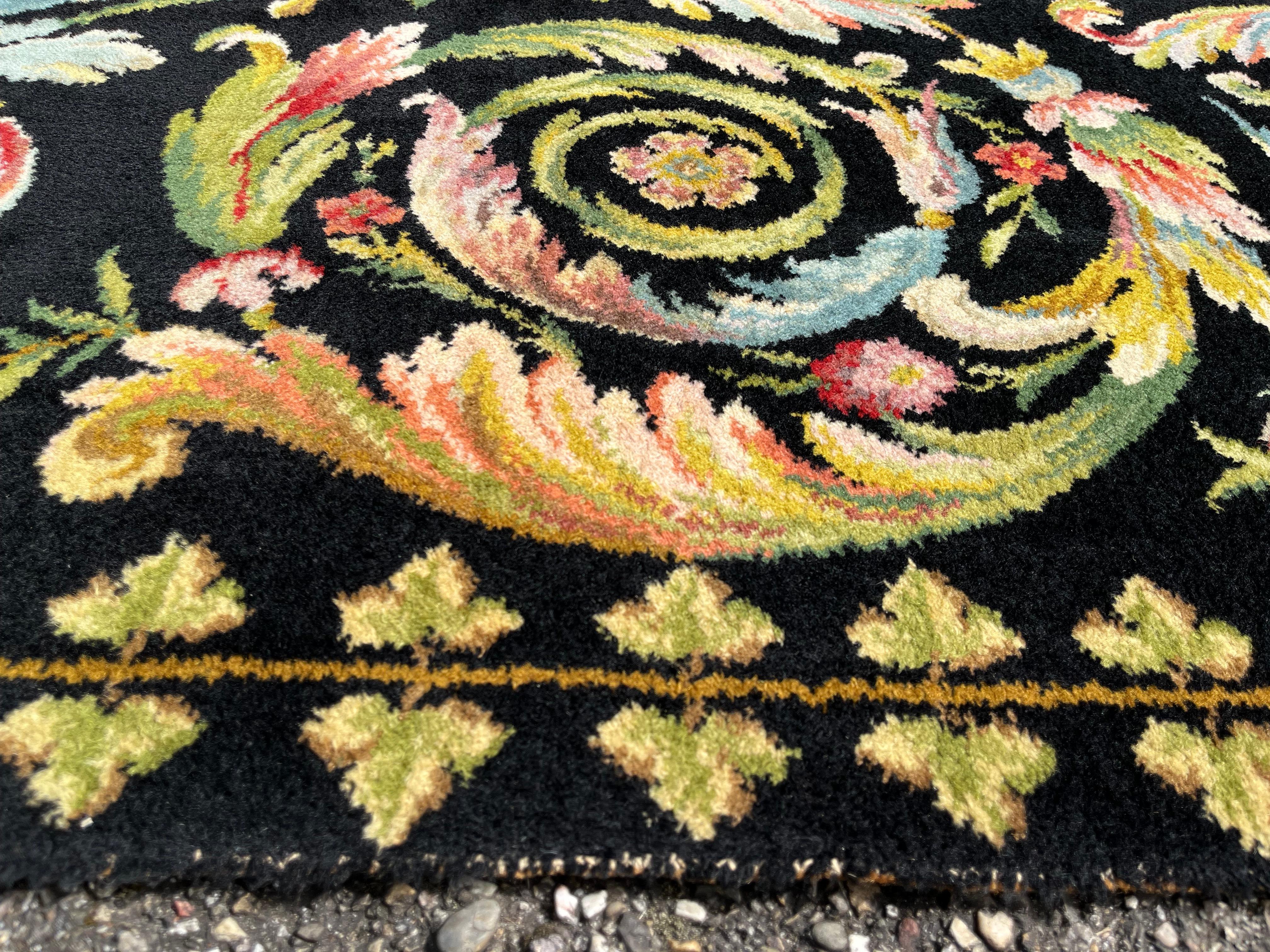 Europäischer Teppich im Stil von Savonnerie im Zustand „Gut“ im Angebot in RÉDING, FR