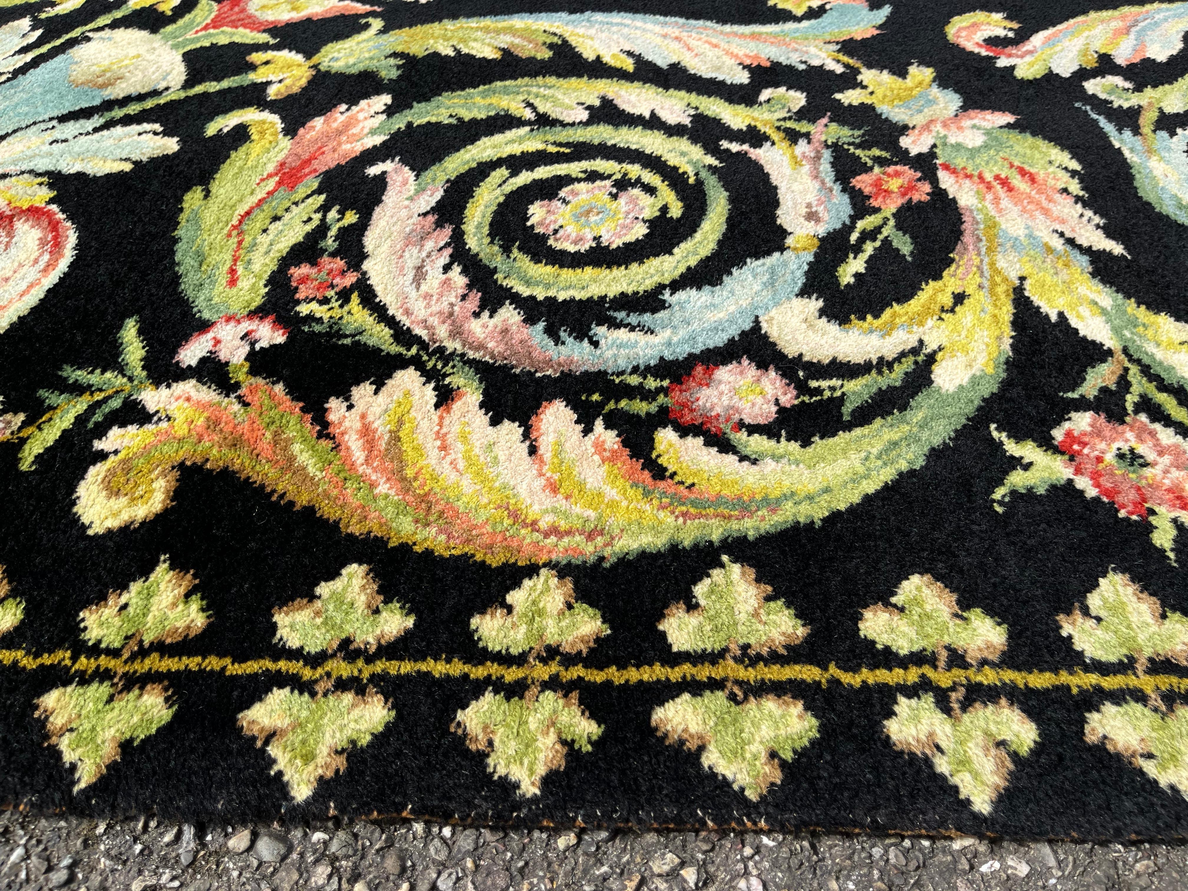 Europäischer Teppich im Stil von Savonnerie (20. Jahrhundert) im Angebot