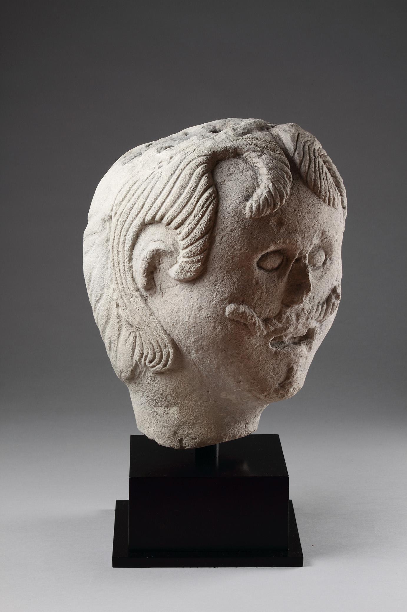 Europäischer geschnitzter Celtic Votive-Kopf eines männlichen Kriegers aus Kalkstein im Angebot 3
