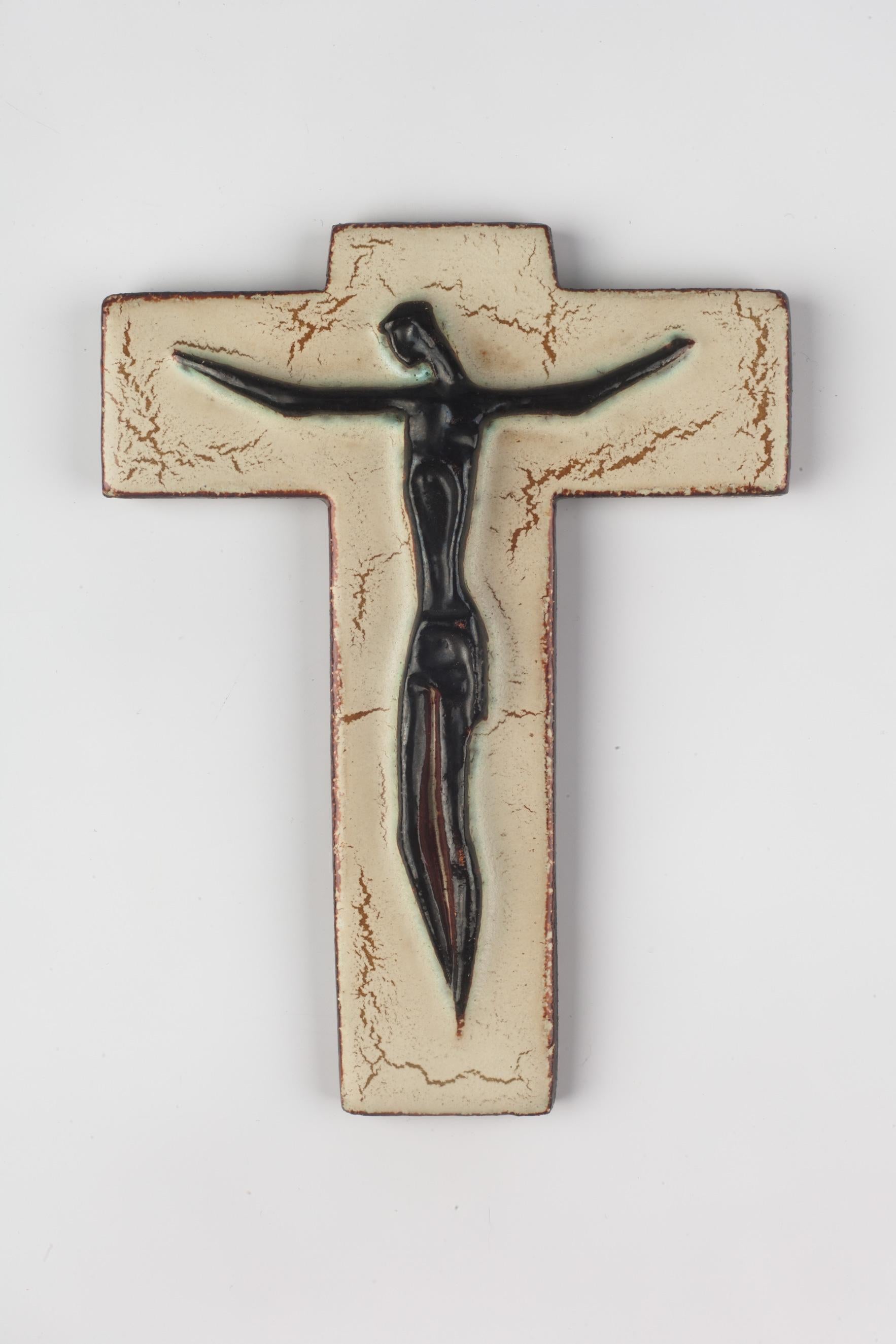 European mid-century ceramic crucifix hand-painted in black, brown and beige with a crackled paint style on the cross. A raised black Christ figure adds volume. 

DIMENSIONS

6 in. H x 4.5 in. W x 0.5 in. D
15 cm H x 11 cm W x 1 cm D

This