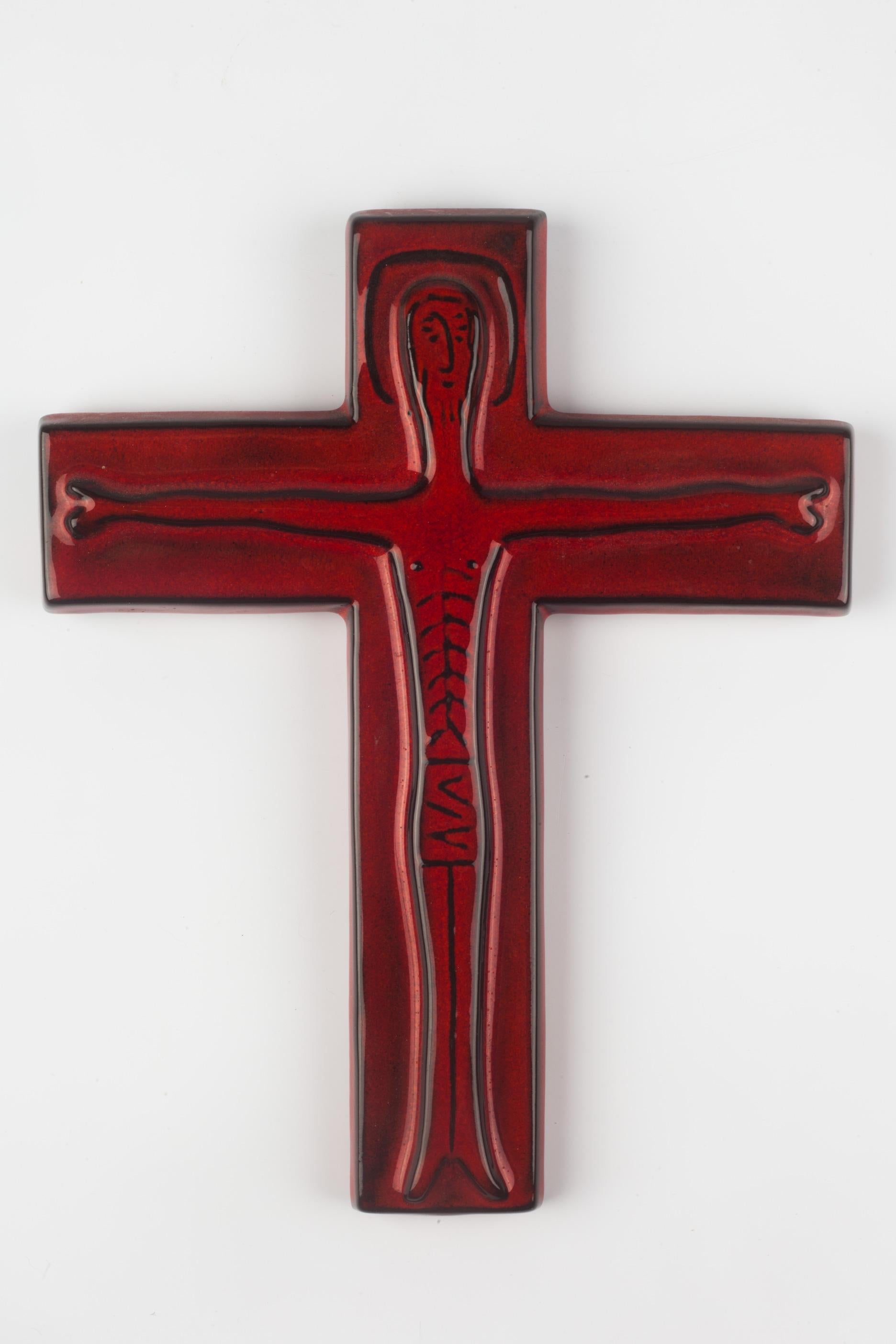 European crucifix in red and black, handmade by ceramic artisans in the 1970s. Hand-painted in deep red with black contours. Minimal illustrated Christ figure. Finished in high-gloss glaze.

Dimensions
H 8.25 in. x W 6.63 in. x D .63 in.
H 20.96