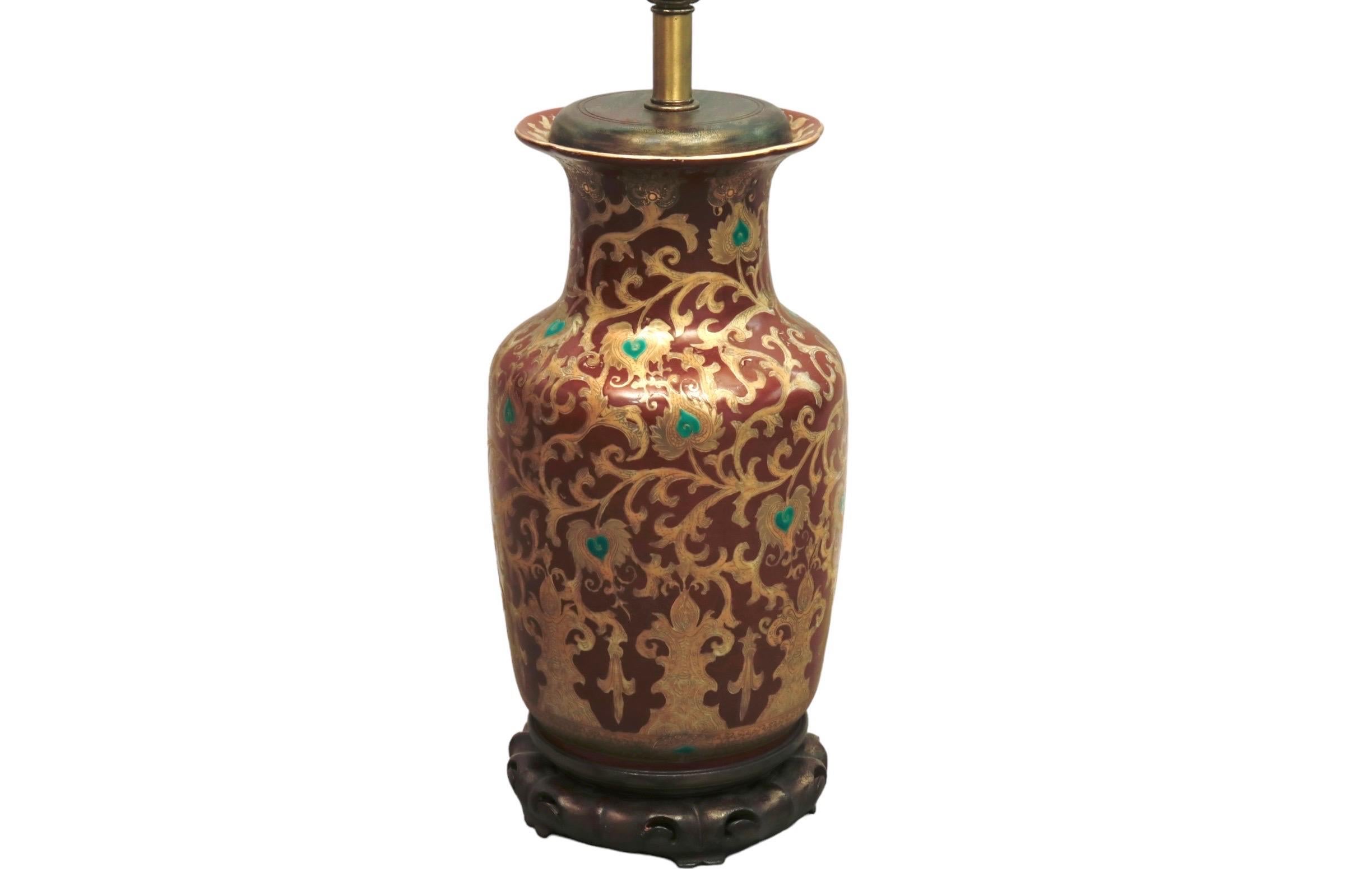 European Chinoiserie Table Lamp in Red and Gold In Good Condition For Sale In Bradenton, FL