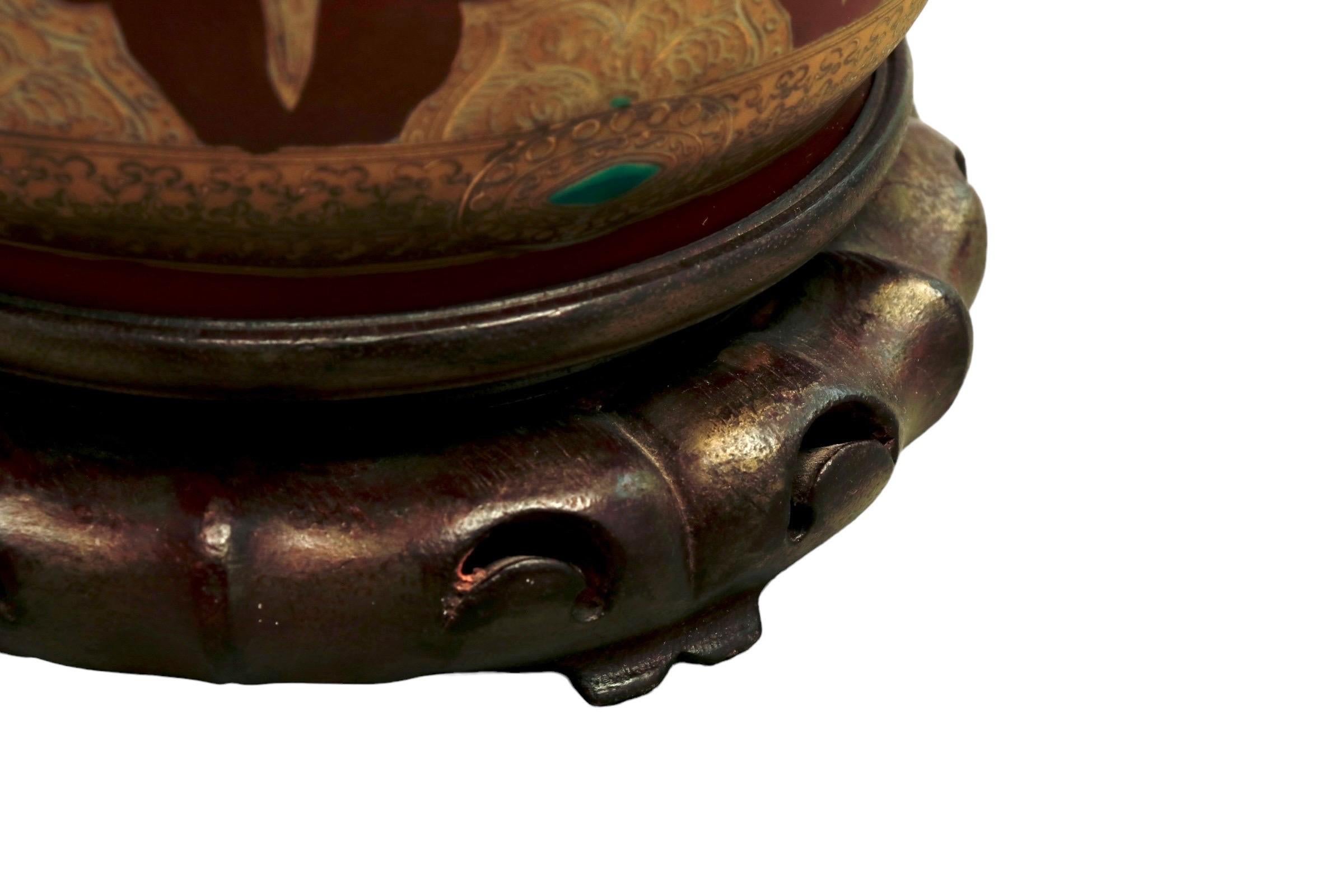 European Chinoiserie Table Lamp in Red and Gold For Sale 1