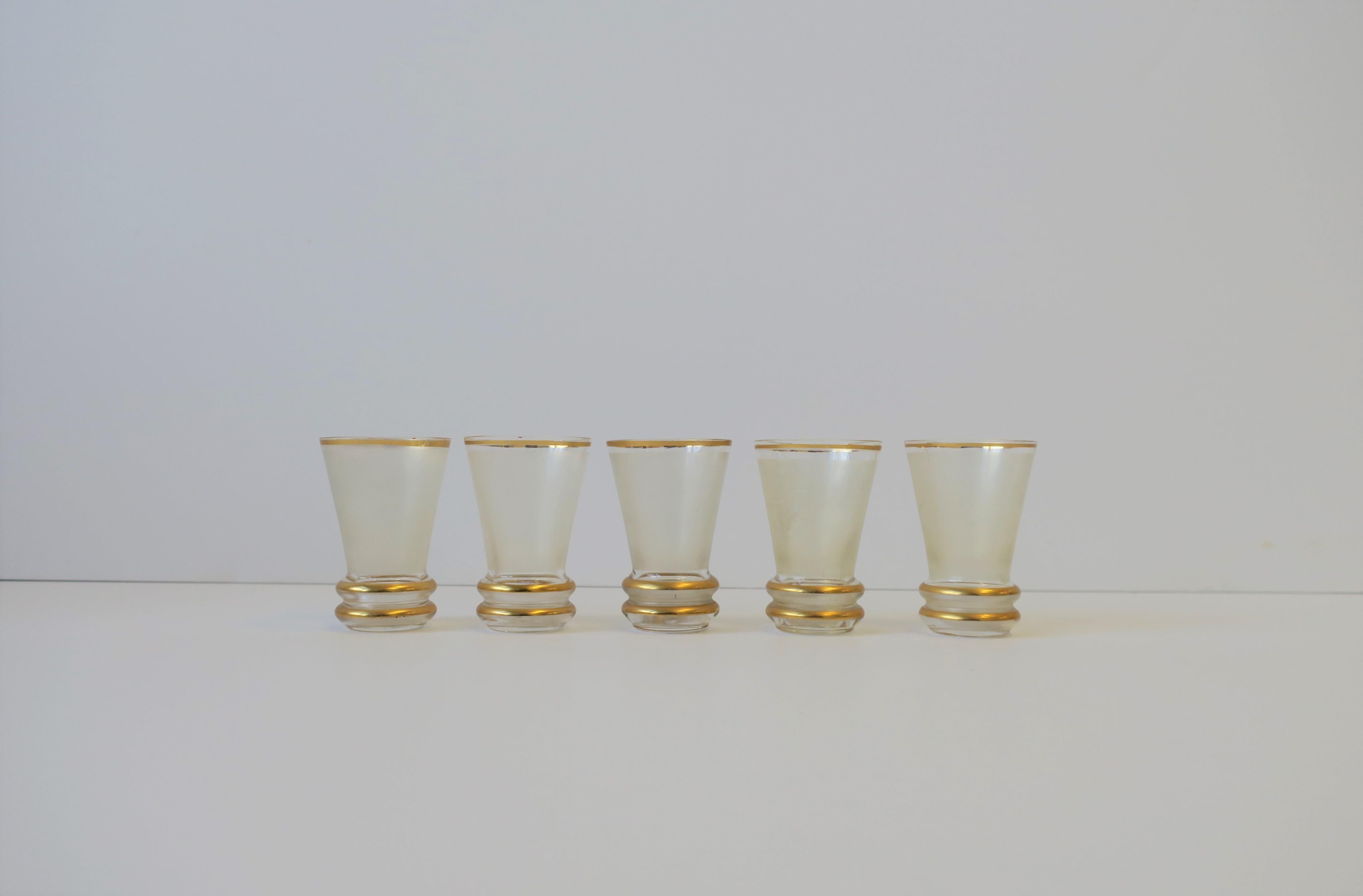 Juego de decantador y vaso de chupito con diseño náutico dorado Artículos de bar en venta 8