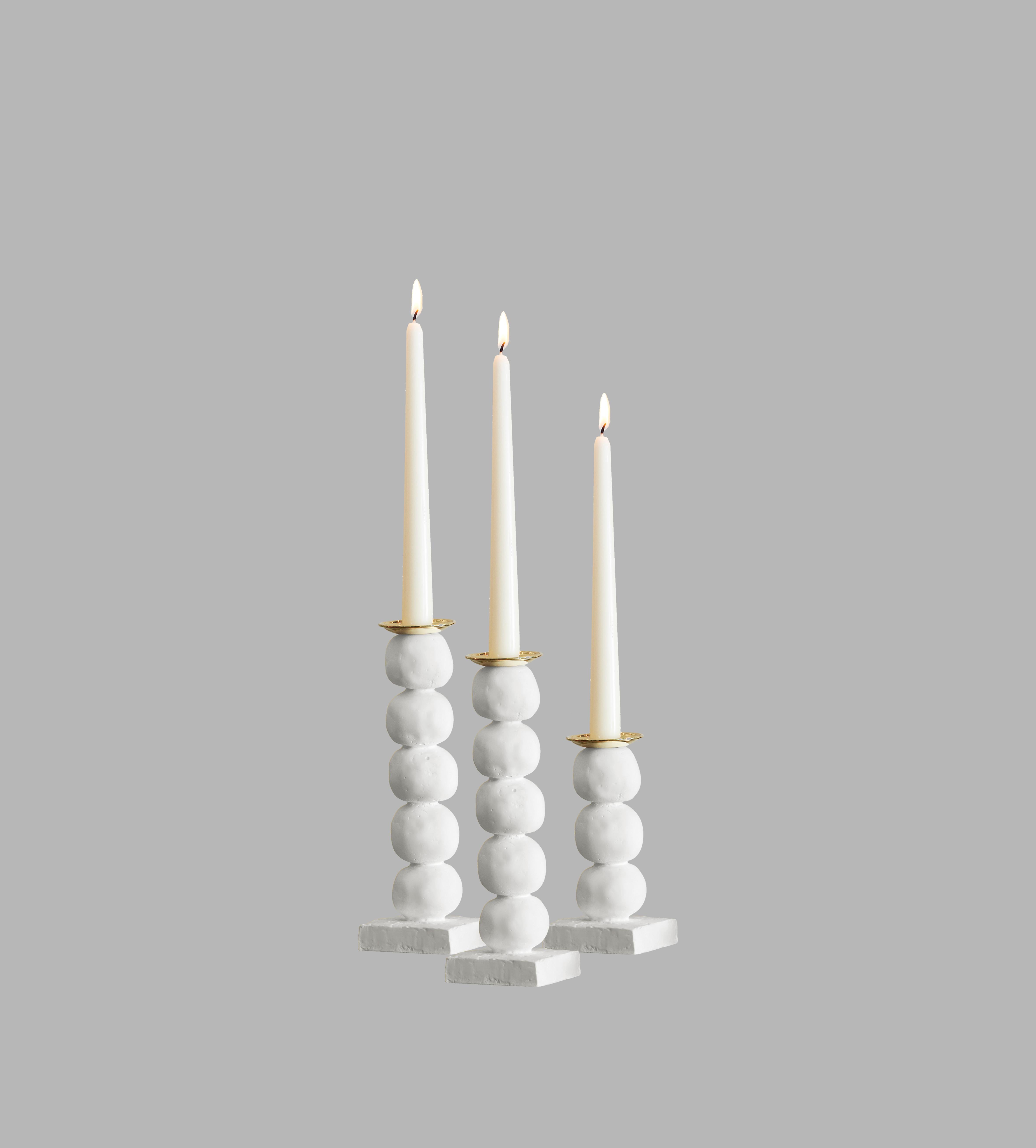 European Contemporary yellow Skulpturale Kerzenleuchter Set von drei (Epoxidharz) im Angebot