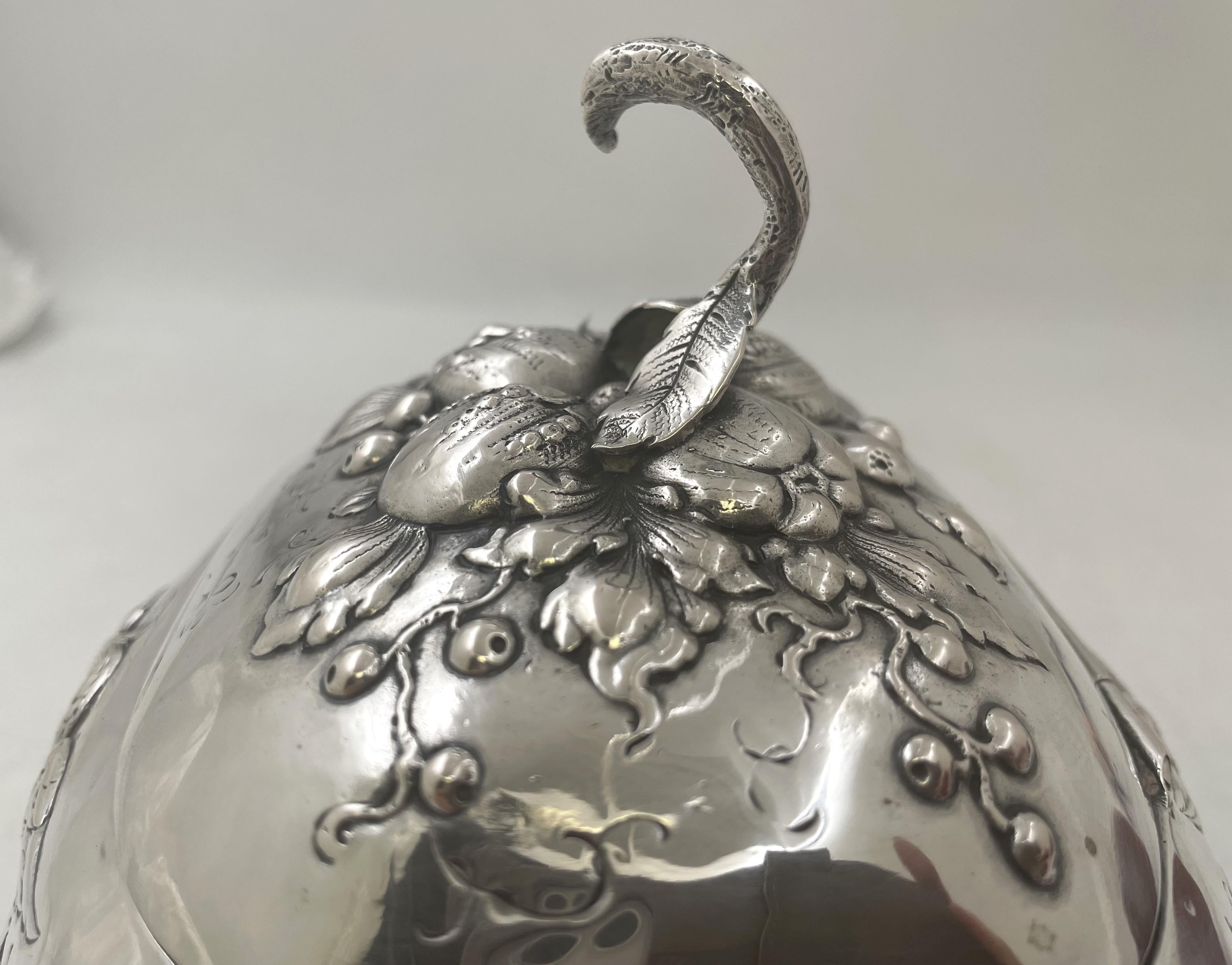 European Continental Silver Etrog Esrog Box from 19th Century For Sale 1