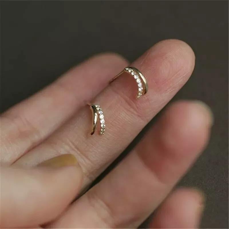 Orecchini a perno creativi europei in oro massiccio 14K Orecchini di diamanti classici da donna.
Leggero, può essere indossato tutti i giorni

Informazioni aggiuntive:
Condit: Nuovo con etichette: Un articolo nuovo di zecca, non usato e non