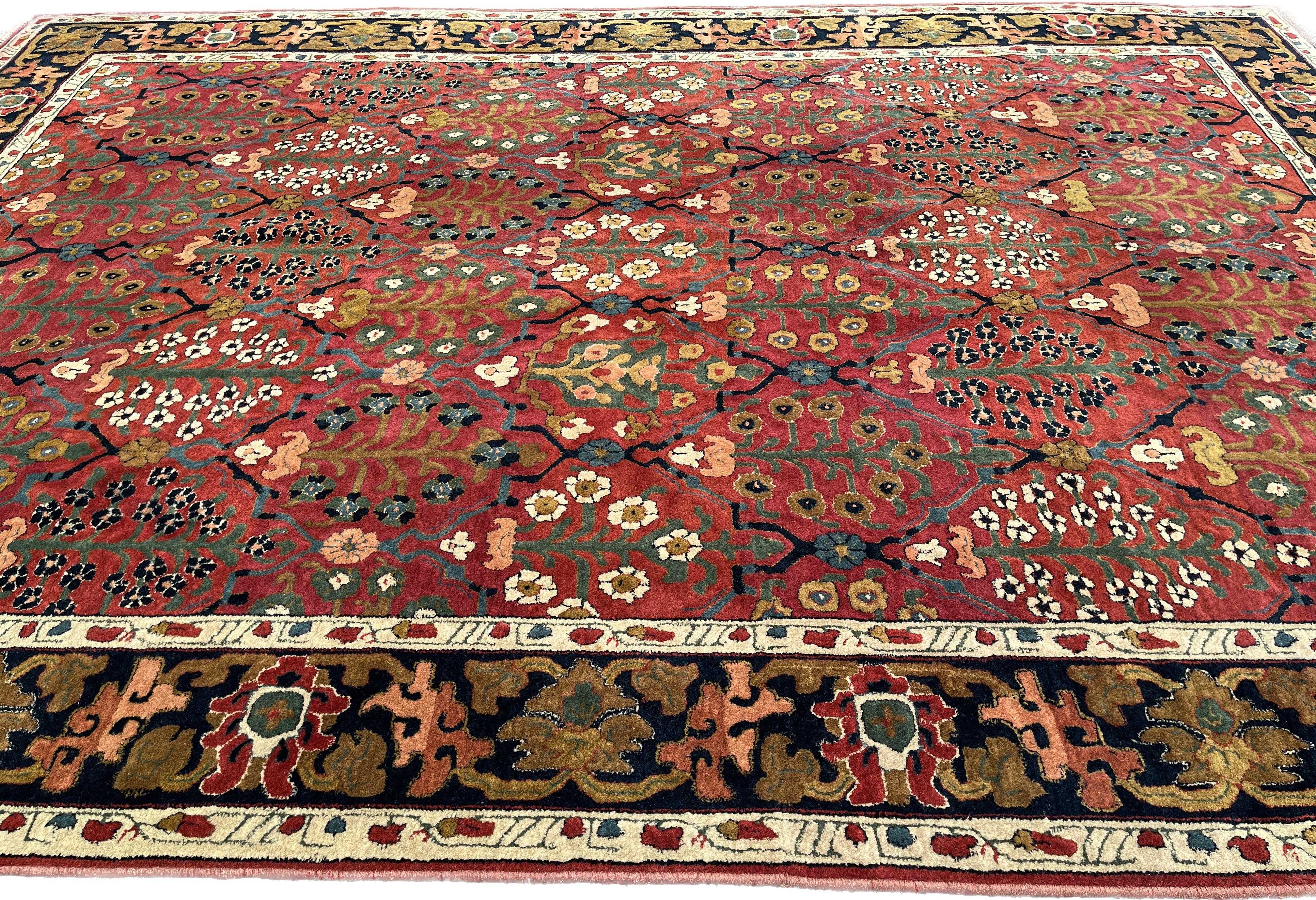 European Design Carpet From The Safavid Empire In Fair Condition For Sale In RÉDING, FR