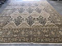 Europäischer Teppich im europäischen Design in Braun, Beige und Elfenbein