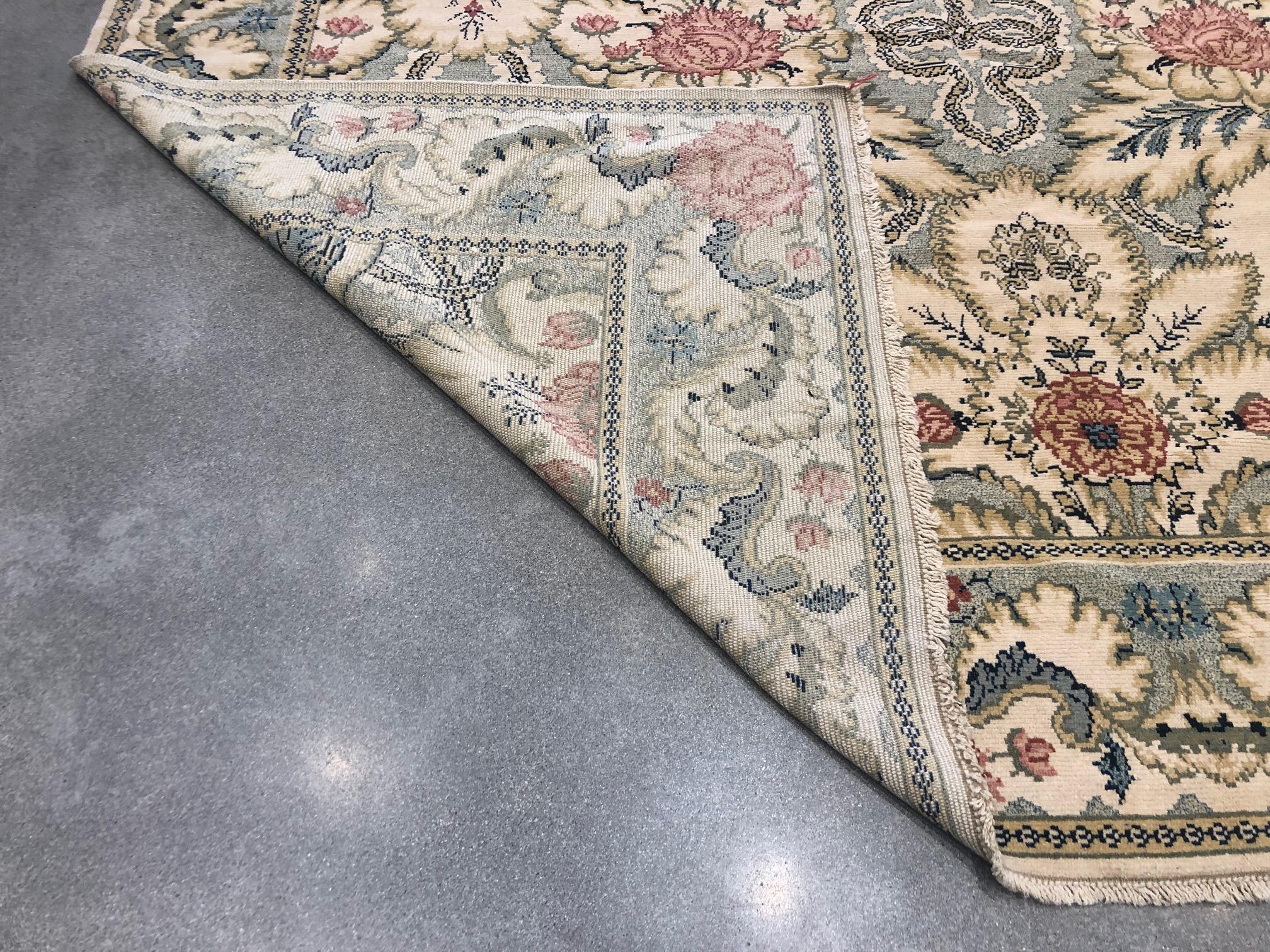 Contemporary European Design Floral Rug with Grey and Ivory For Sale