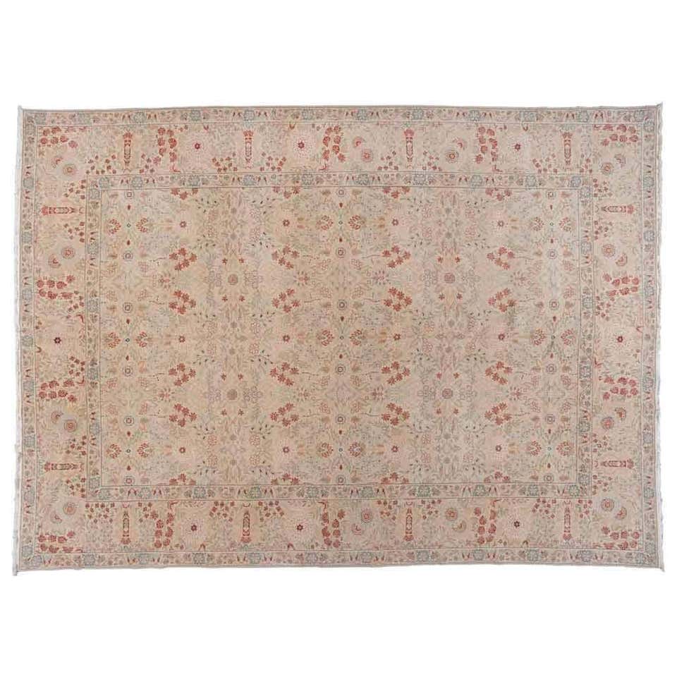 Transitional Euro Design Rug For Sale at 1stDibs