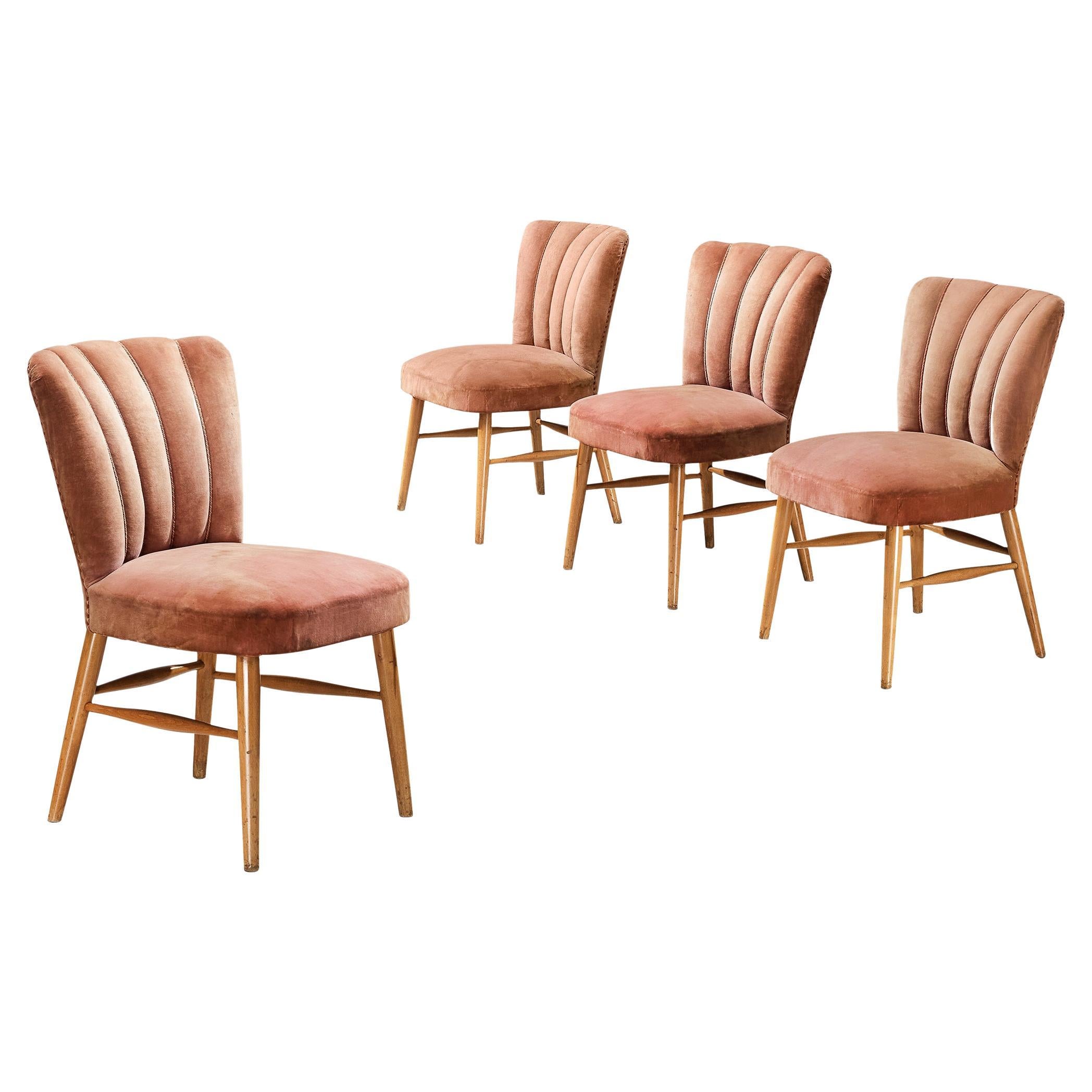 Chaises de salle à manger européennes en tapisserie de velours rose doux et bois  en vente