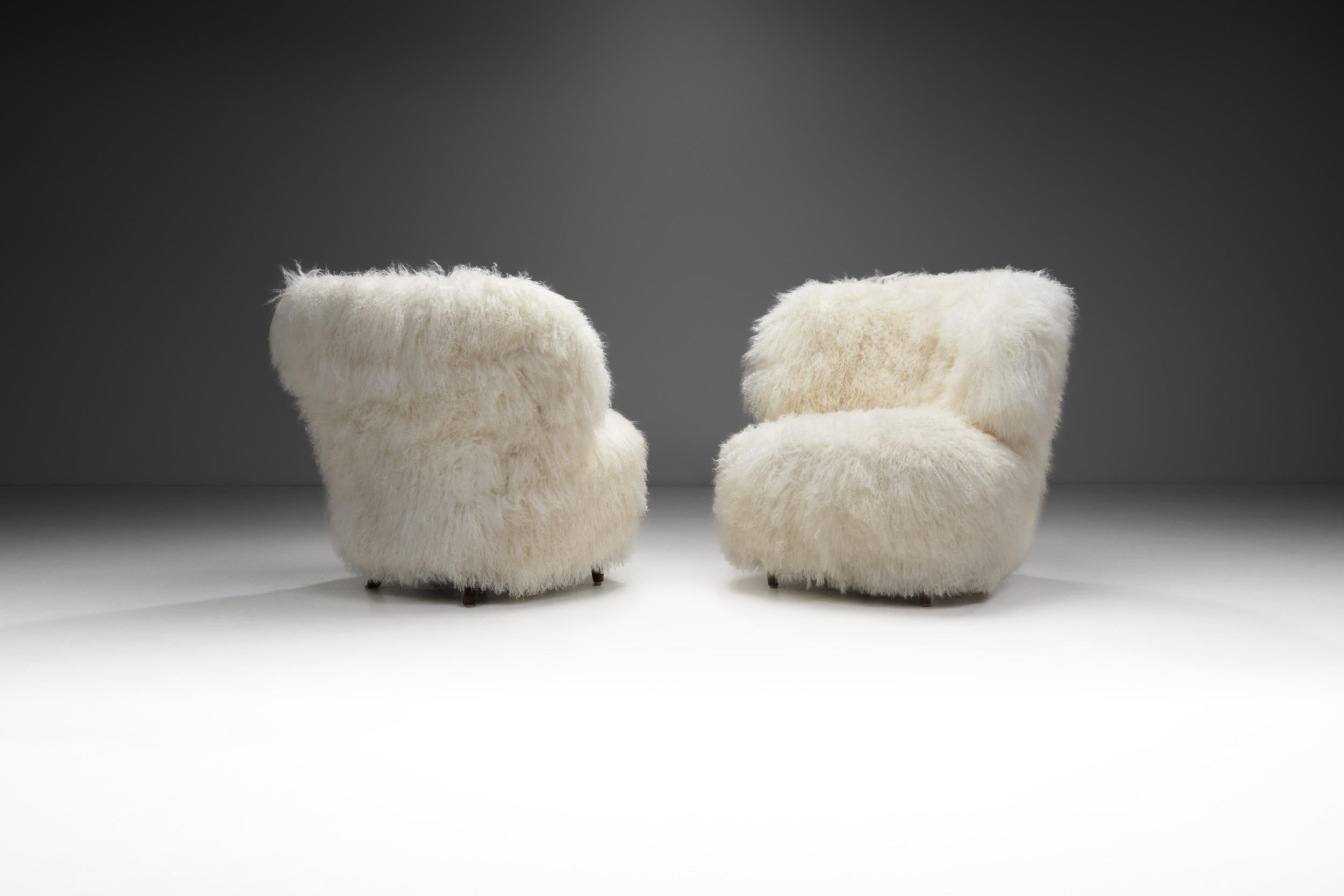 European Easy Chairs in Lush Shearling, Europe 1950s In Good Condition For Sale In Utrecht, NL