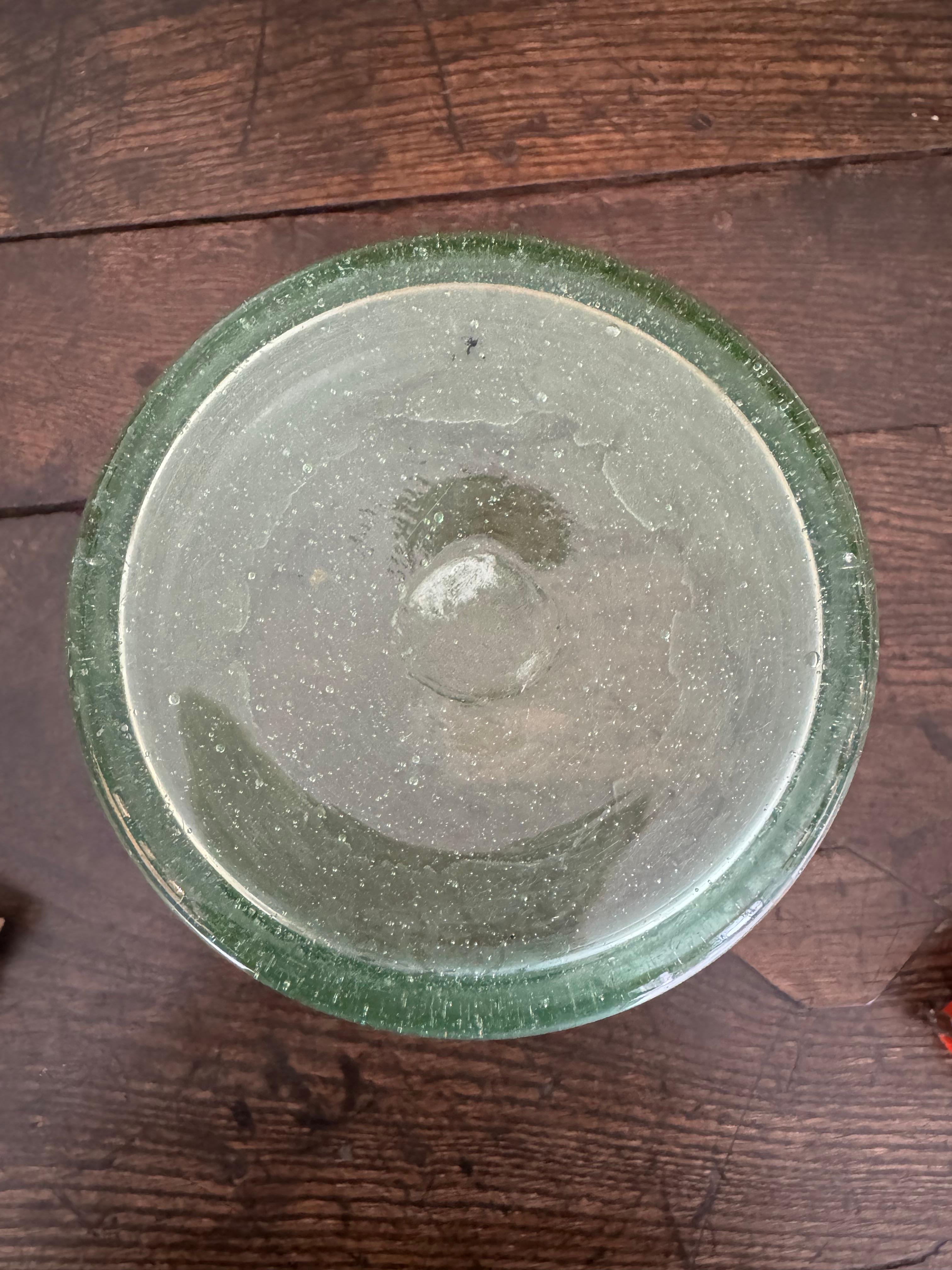 Vaso europeo in vetro soffiato a mano e inciso In condizioni buone in vendita a London, GB