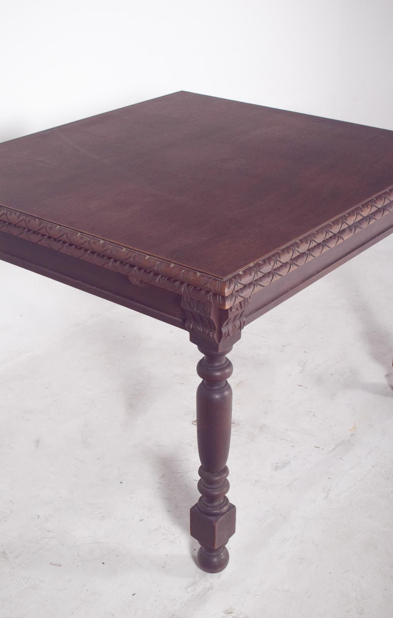 European Extendable Dining Table with Turned Legs For Sale 3