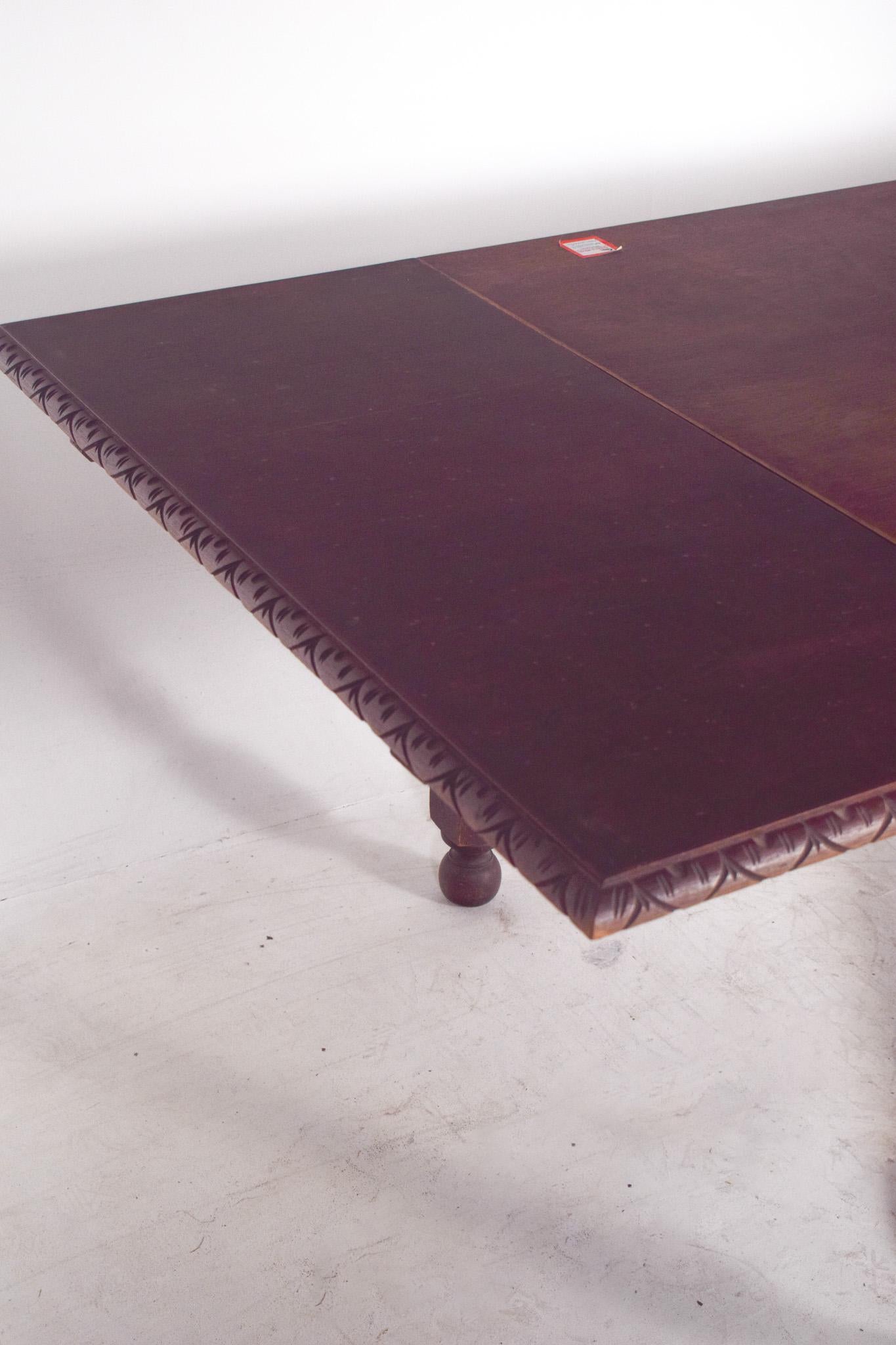 European Extendable Dining Table with Turned Legs For Sale 5