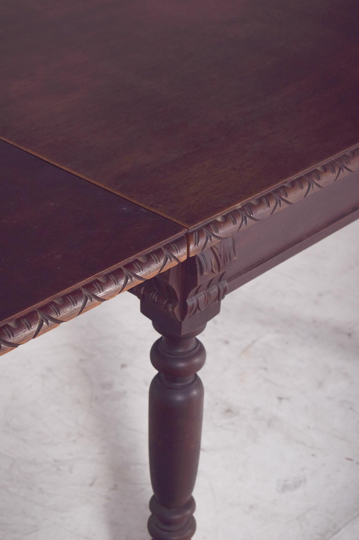 European Extendable Dining Table with Turned Legs For Sale 6