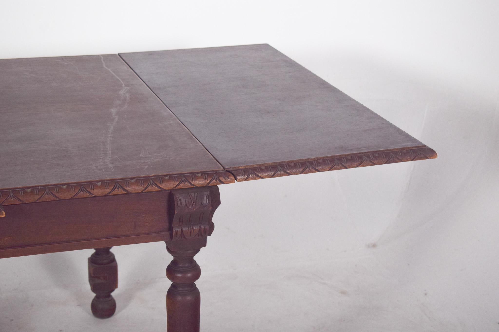 European Extendable Dining Table with Turned Legs For Sale 7