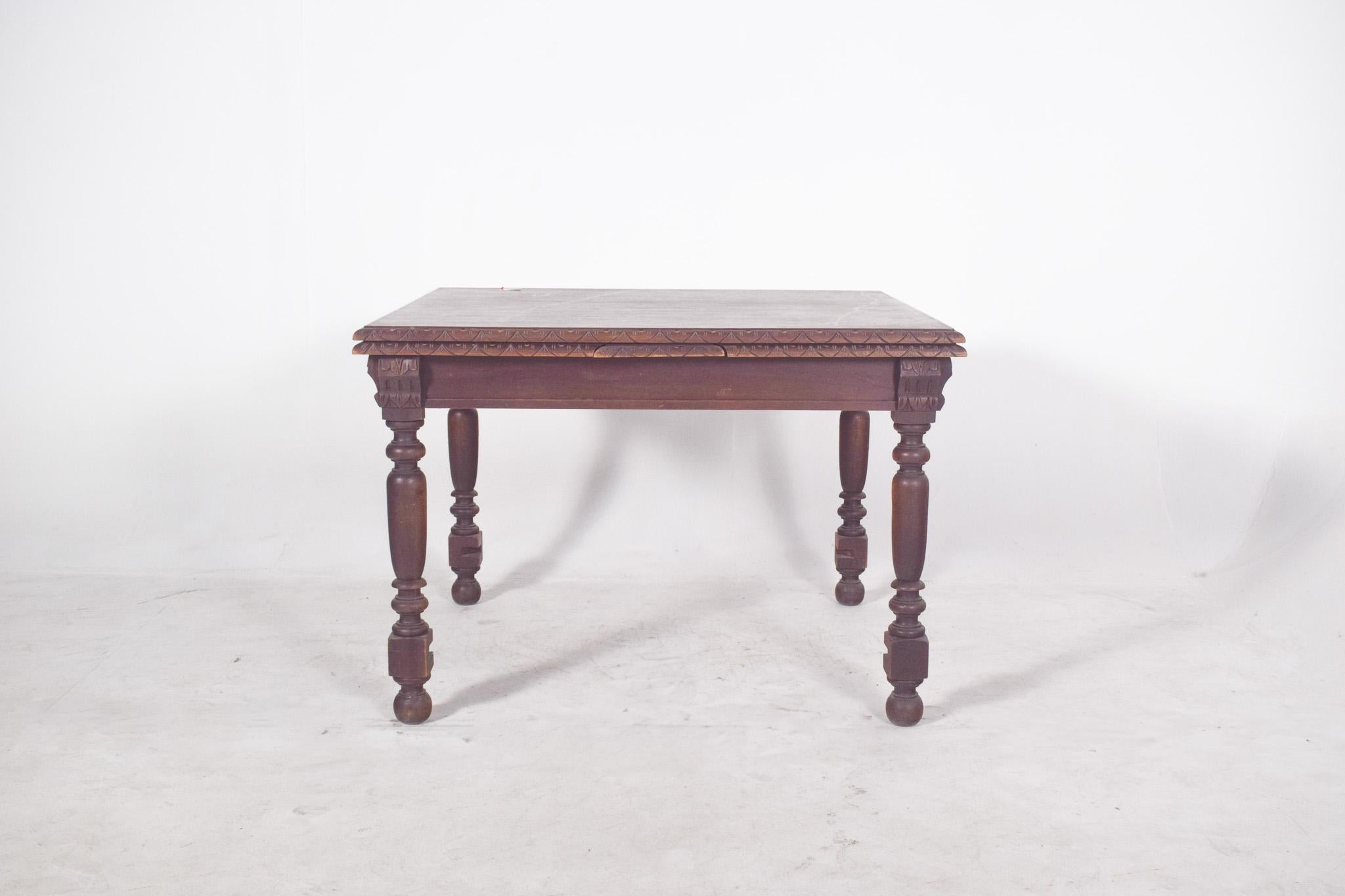 20th Century European Extendable Dining Table with Turned Legs For Sale