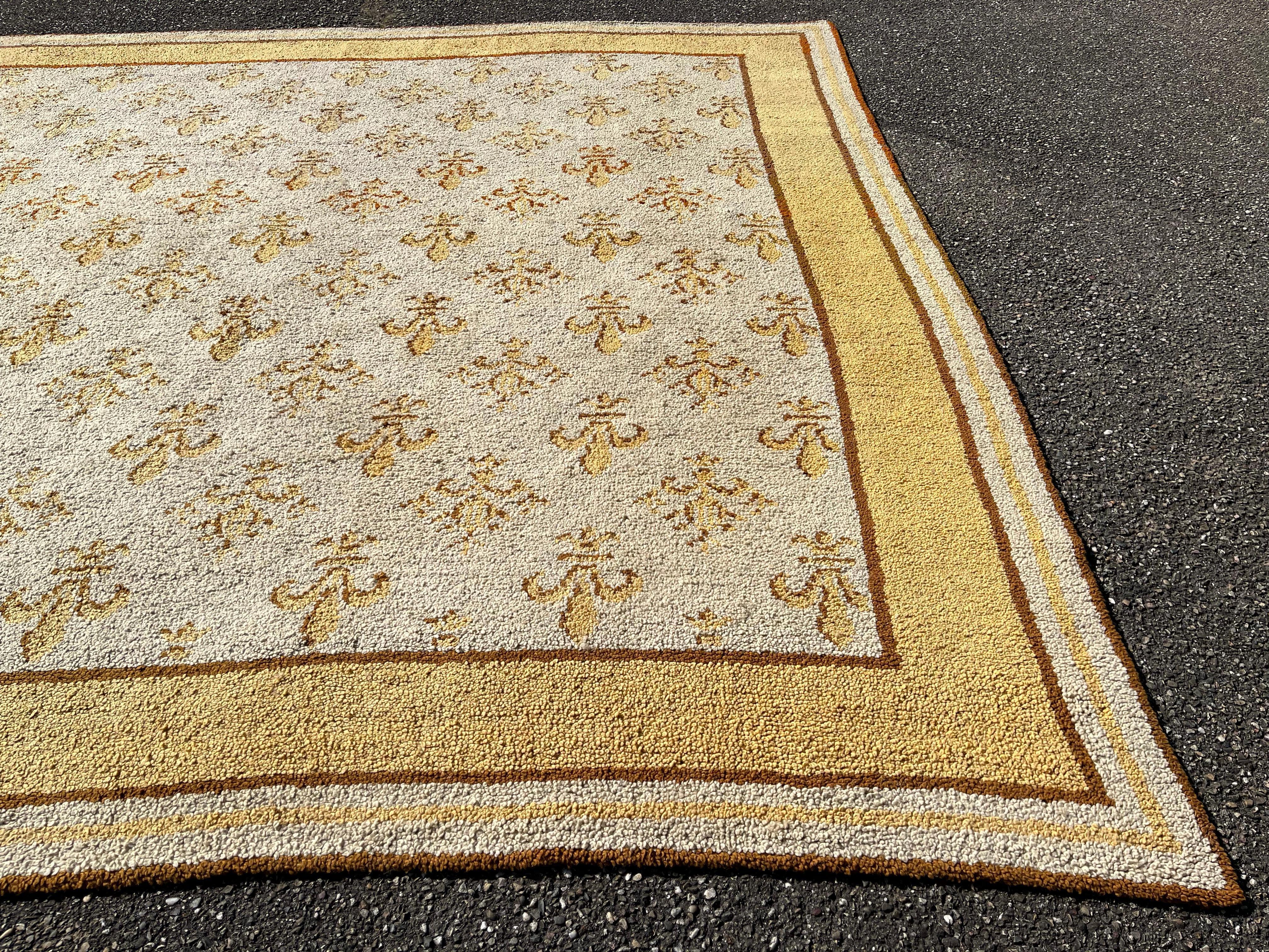 Europäischer Fleur De Lys-Teppich, um 1900 (Wolle) im Angebot