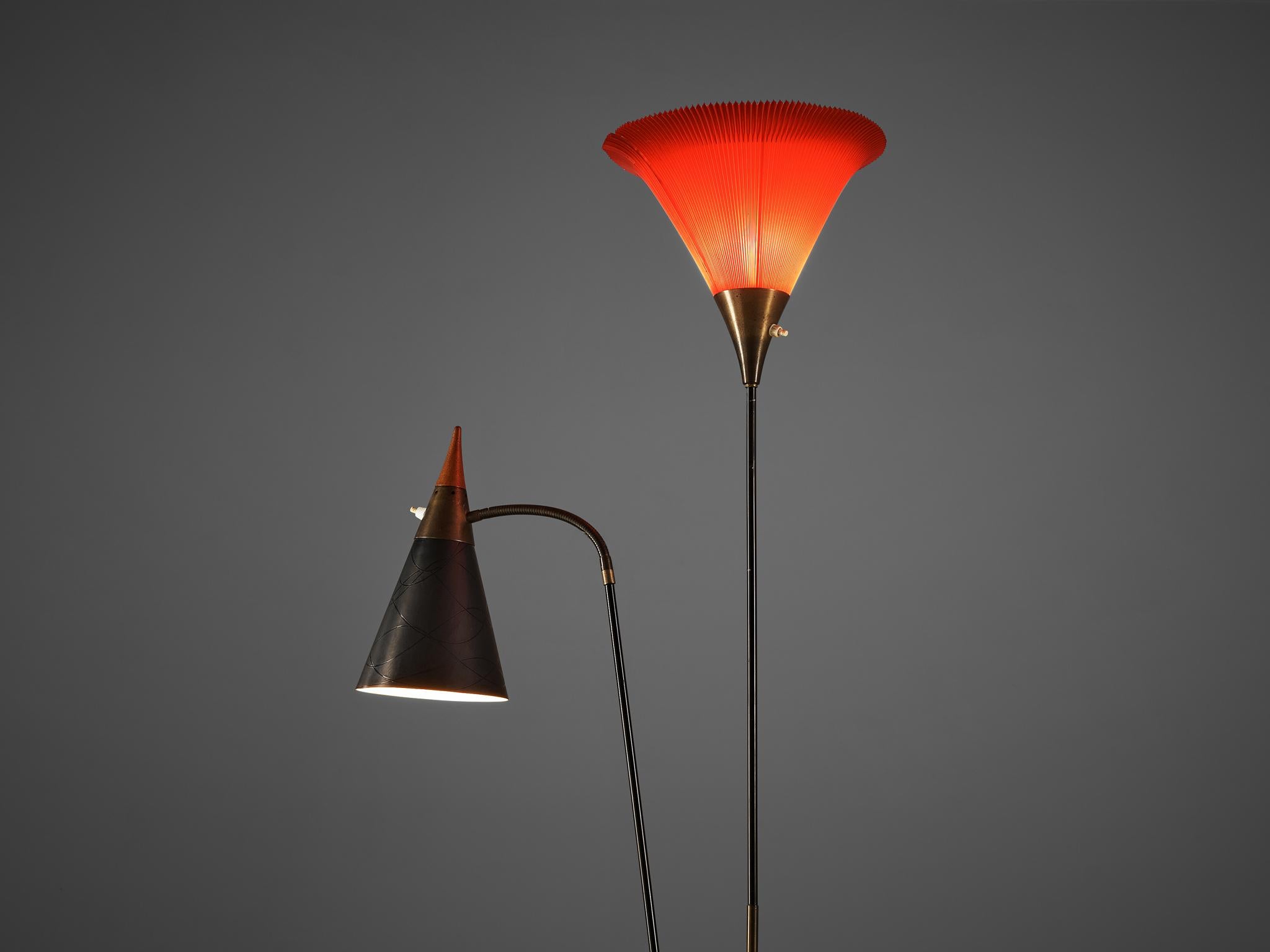 Mid-Century Modern Lampadaire délicat avec abat-jour tulipe rouge  en vente