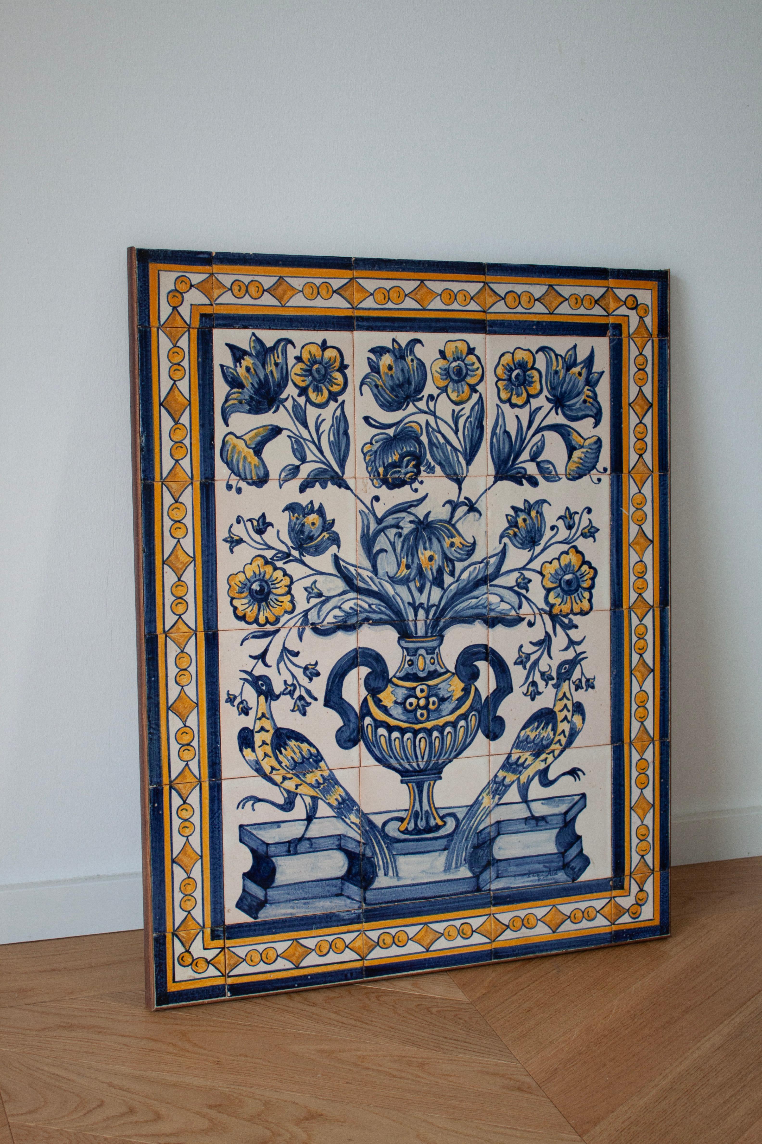 Colgante de Pared de Azulejos Franceses Florales y Animales en Azul y Blanco en venta 2