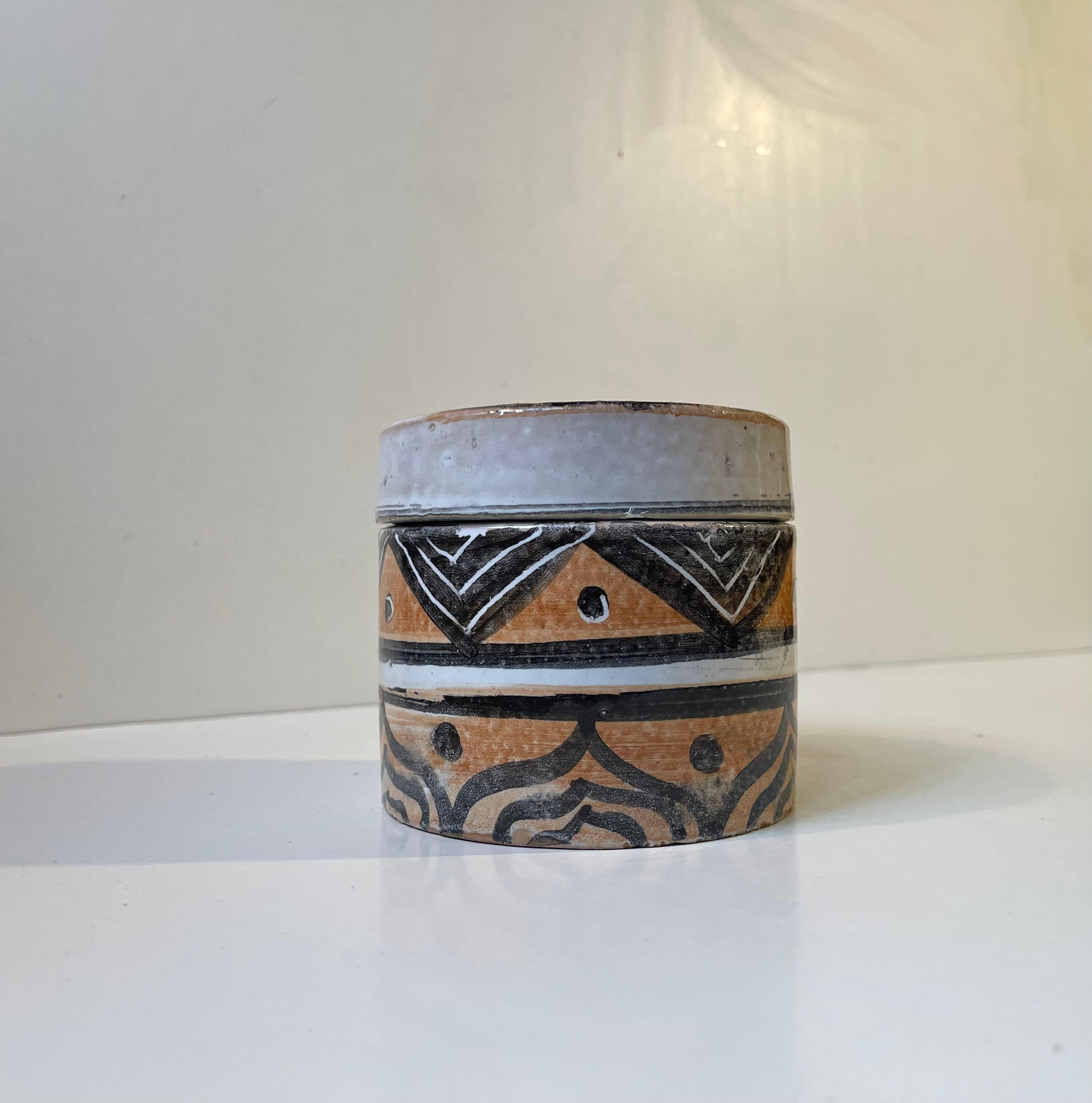 European Folk Art - Naive Trinket Jar in Glazed Terracotta, 1970s In Good Condition For Sale In Esbjerg, DK