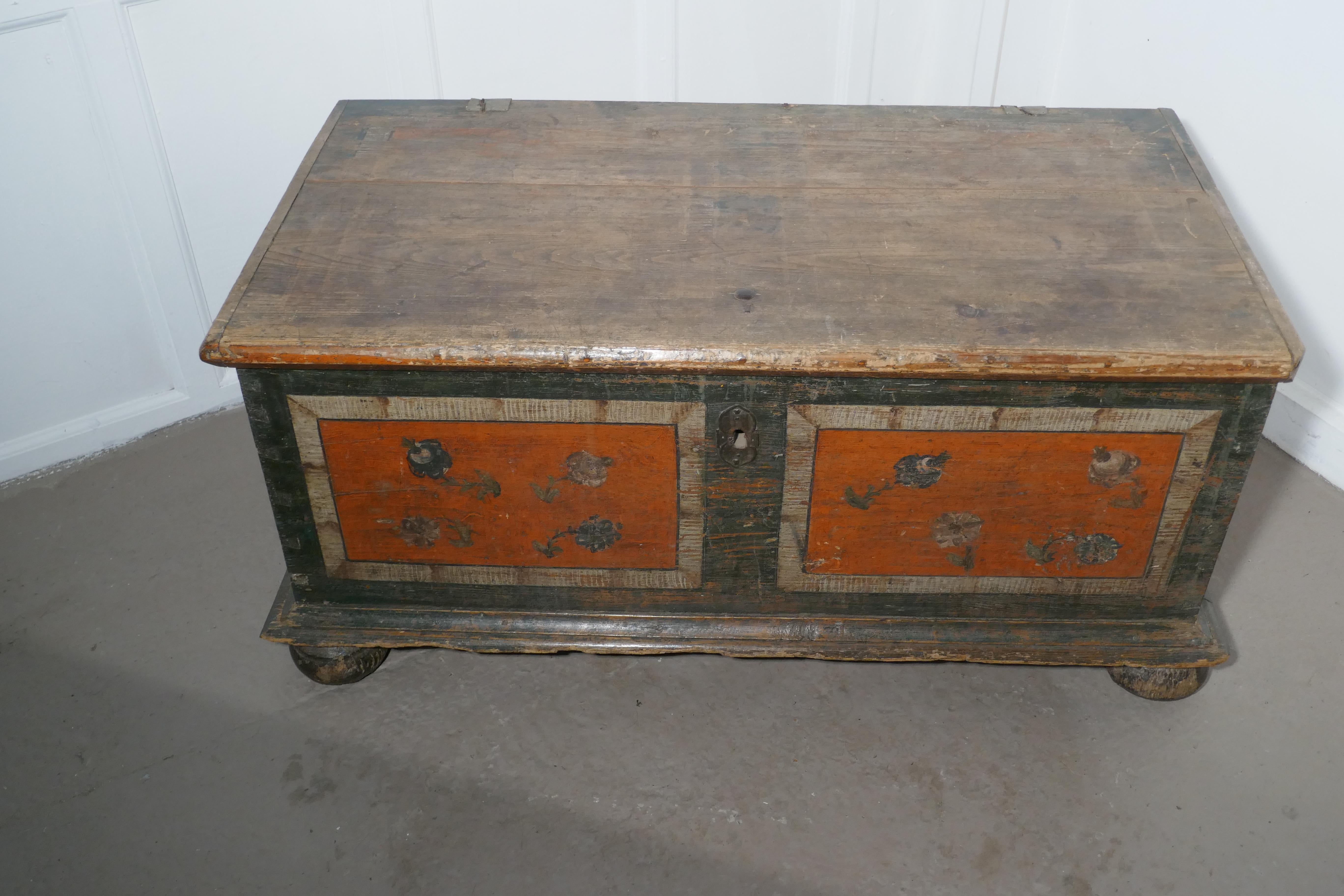 European Folk Art Painted Pine Chest In Distressed Condition In Chillerton, Isle of Wight