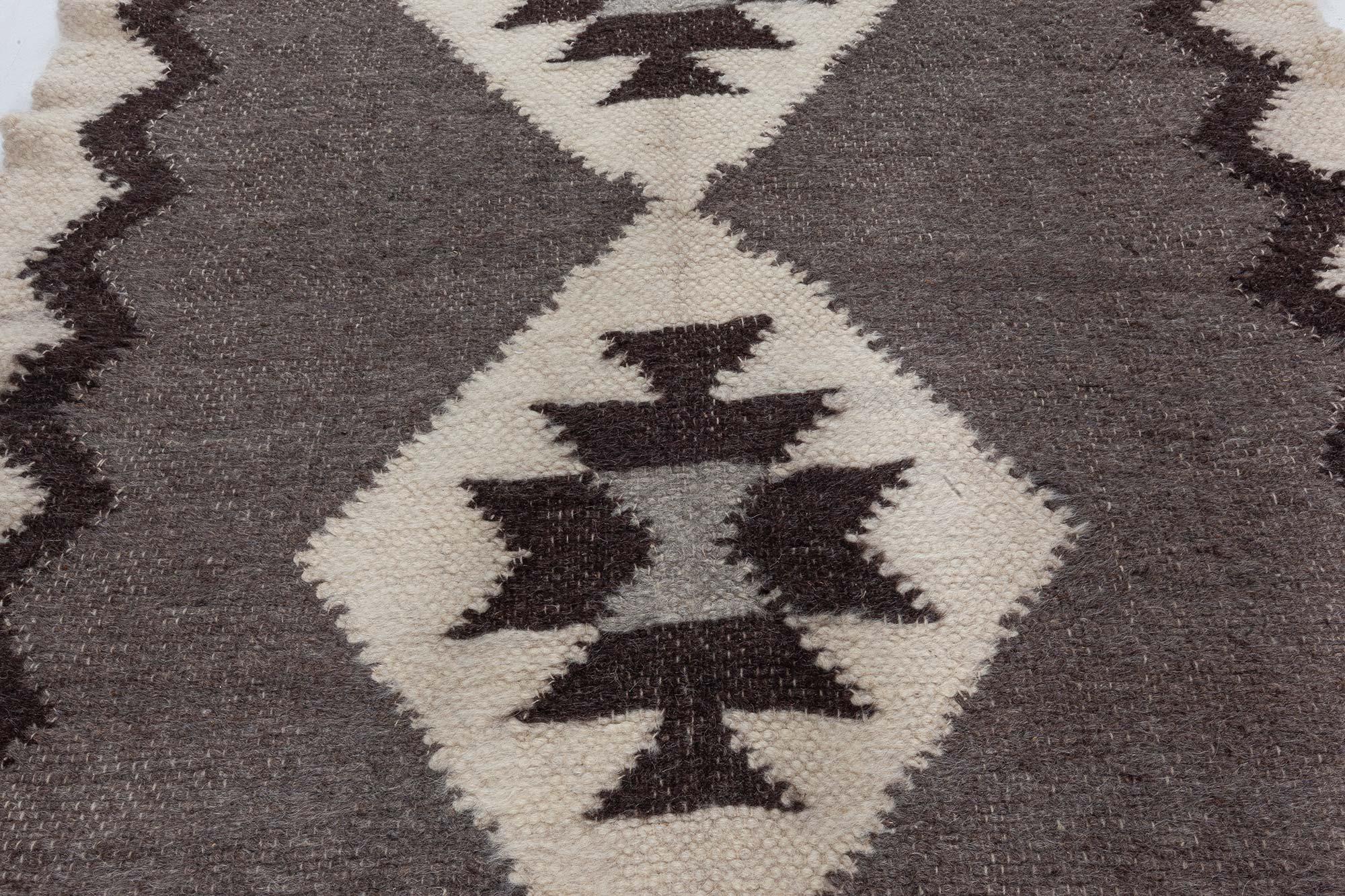 European Folk Stamverband II Goat Hair Rug by Doris Leslie Blau Anudado a mano en venta
