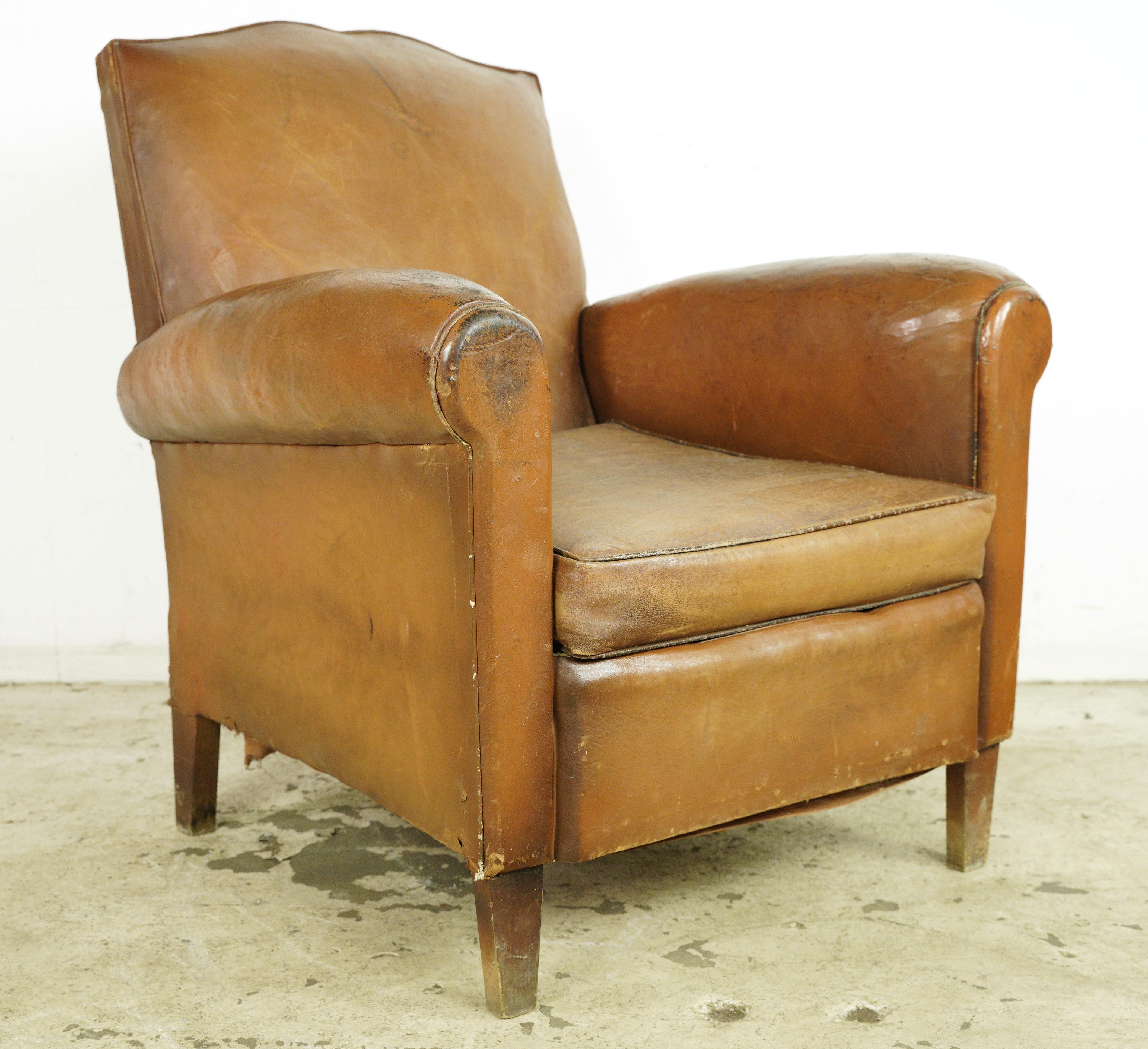European French Brown Leather Club Chair w Wood Feet In Good Condition For Sale In New York, NY