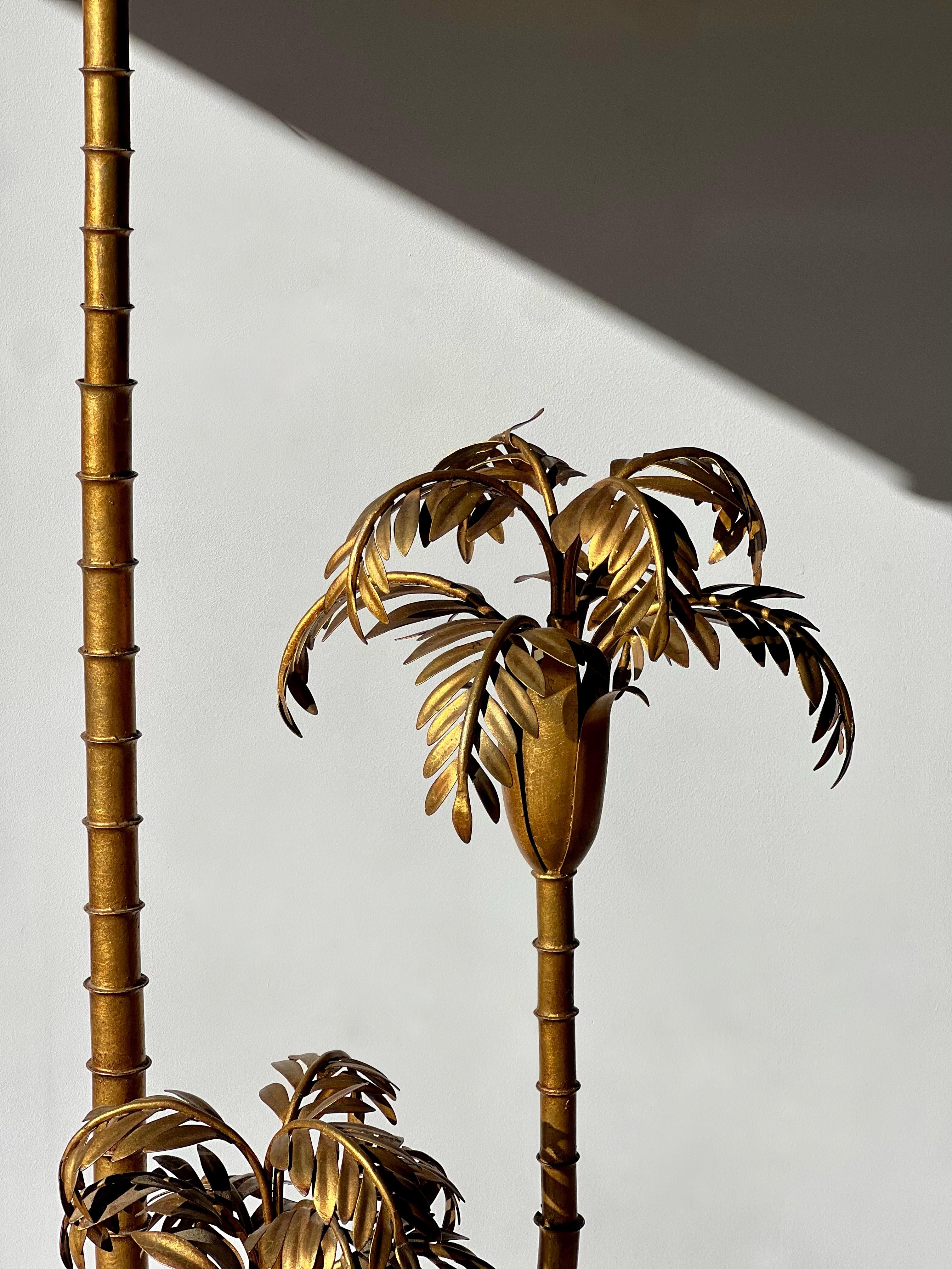 Lampada da terra europea a palma in metallo dorato In condizioni buone in vendita a Oceanside, US