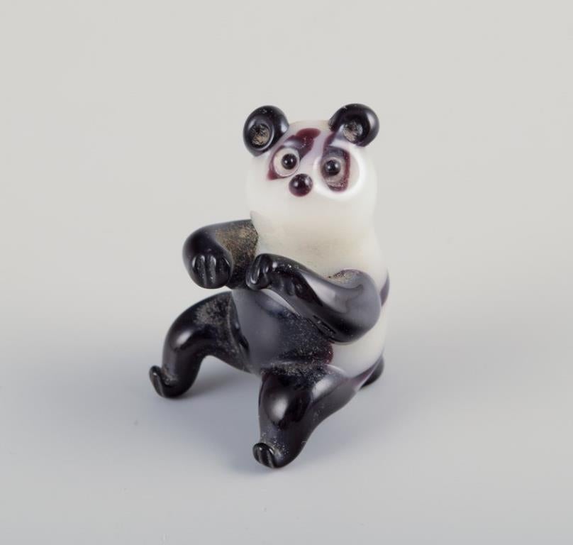 Late 20th Century European glass artist. Five miniature animals in art glass. Ca. 1970s For Sale