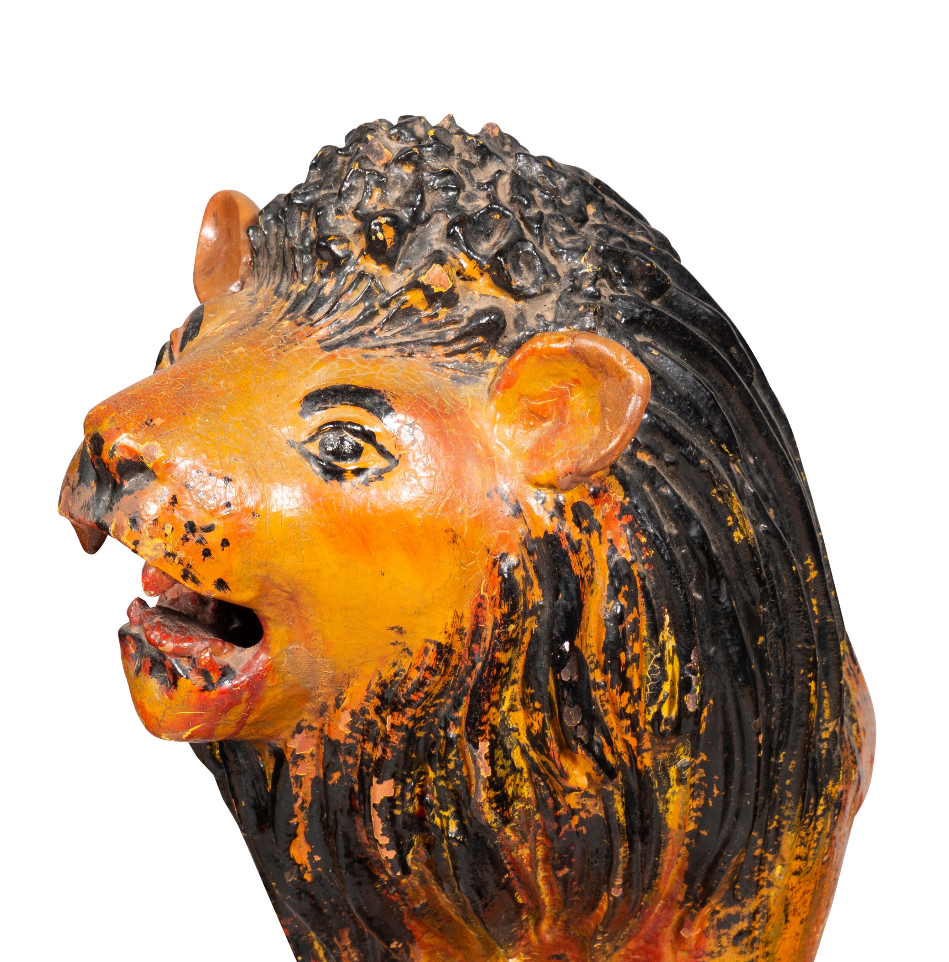 Figure européenne de lion en terre cuite émaillée en vente 6