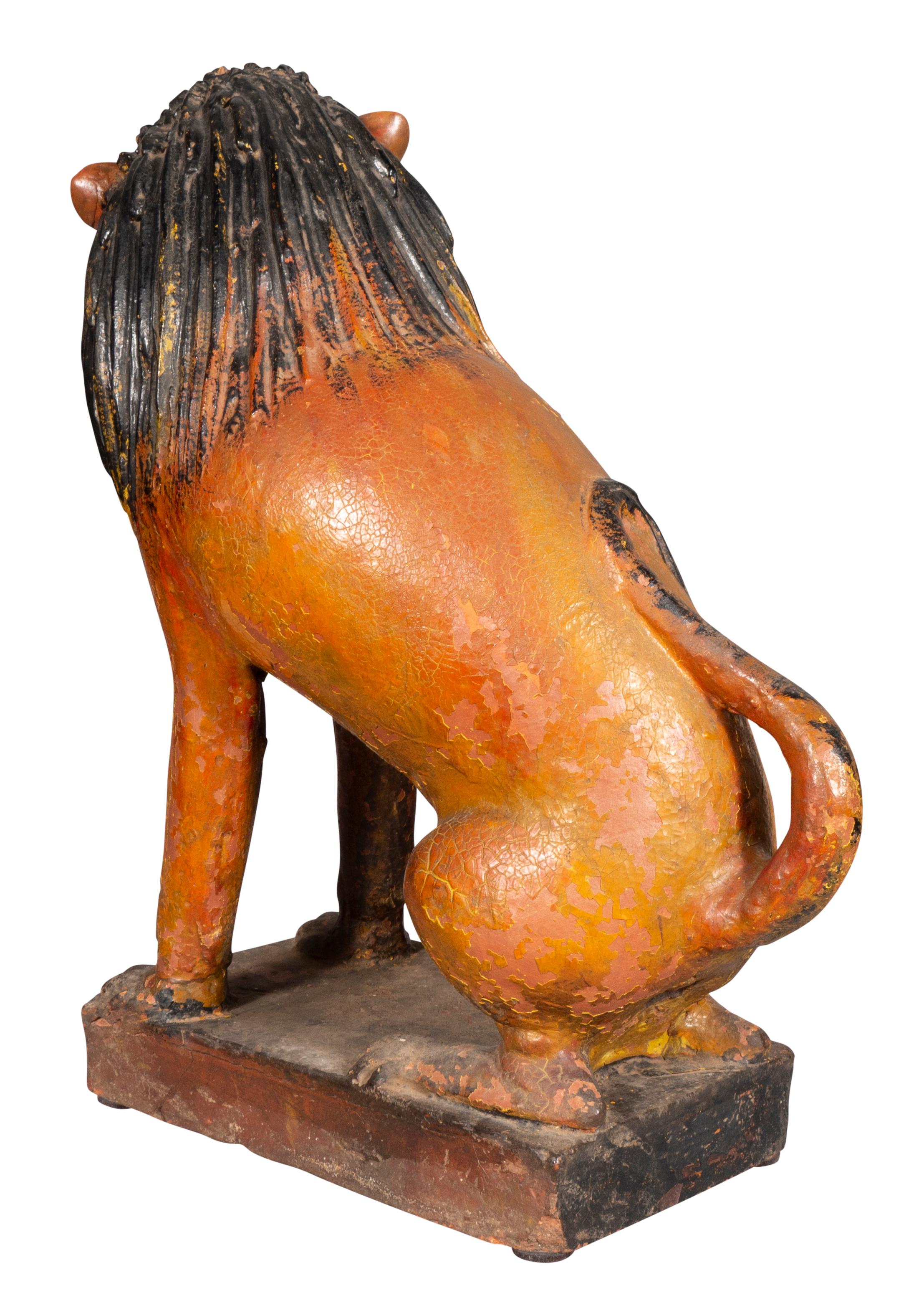 XIXe siècle Figure européenne de lion en terre cuite émaillée en vente